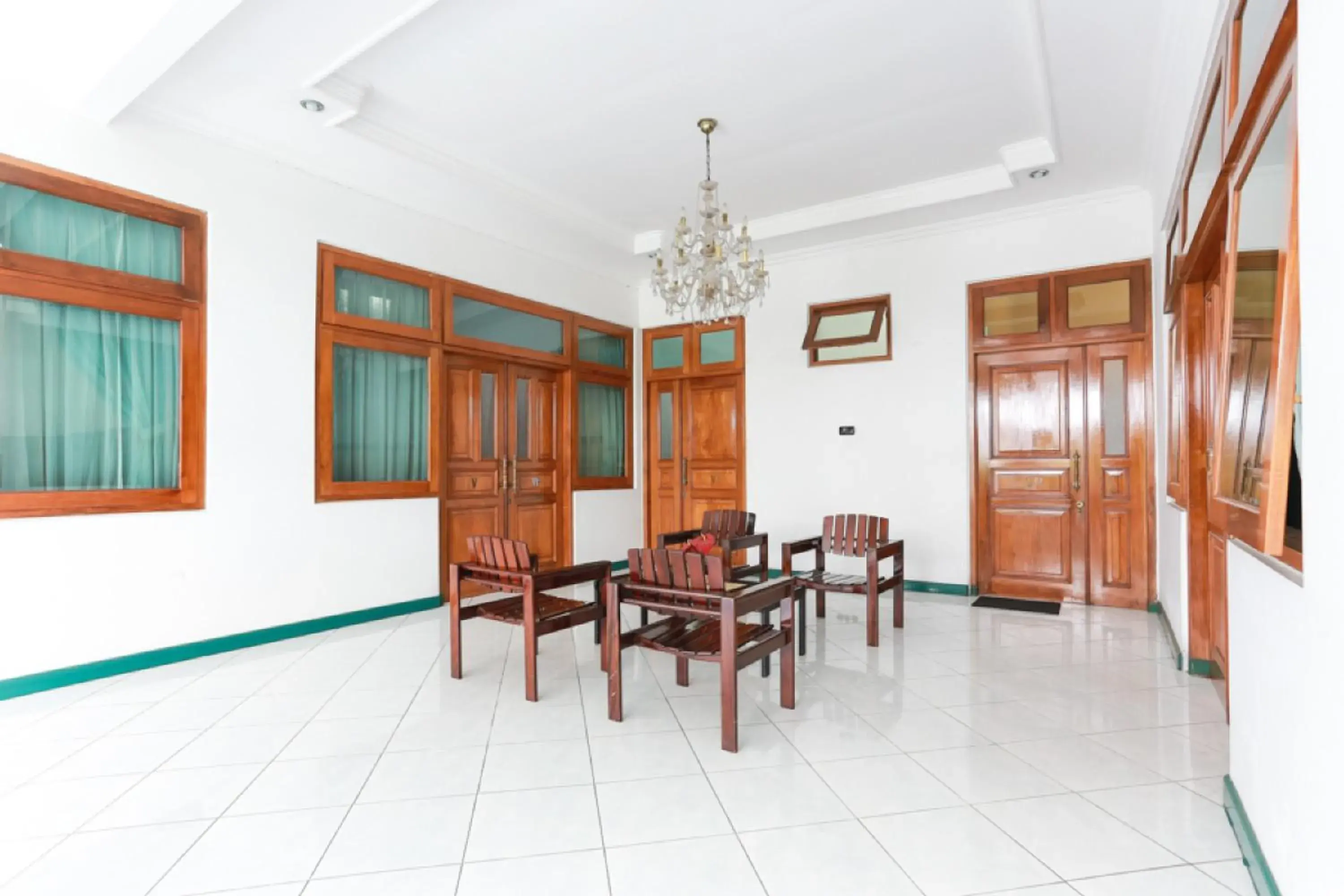 Living room in RedDoorz Syariah near Alun Alun Magelang Bayeman Living room in RedDoorz Syariah near Alun Alun Magelang Bayeman