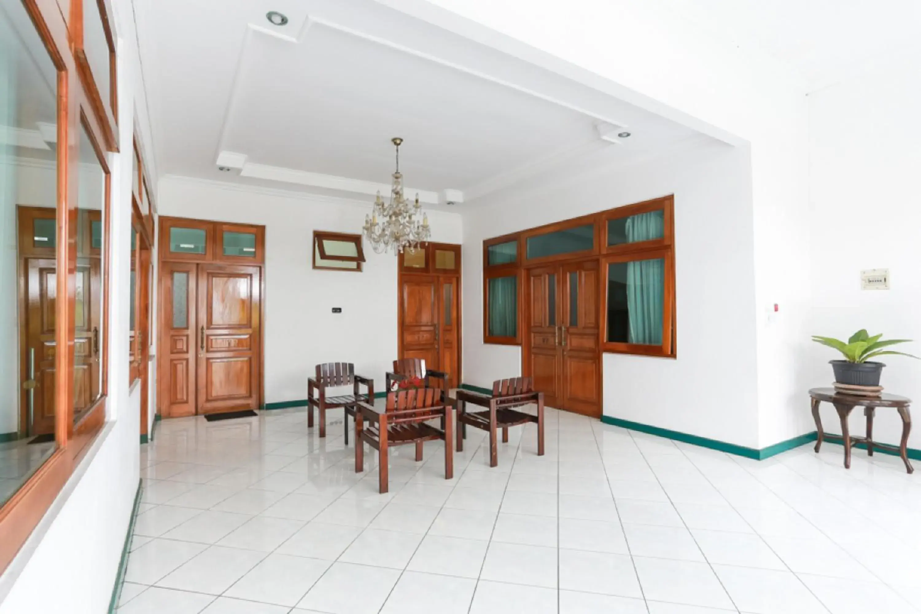 Living room in RedDoorz Syariah near Alun Alun Magelang Bayeman Living room in RedDoorz Syariah near Alun Alun Magelang Bayeman