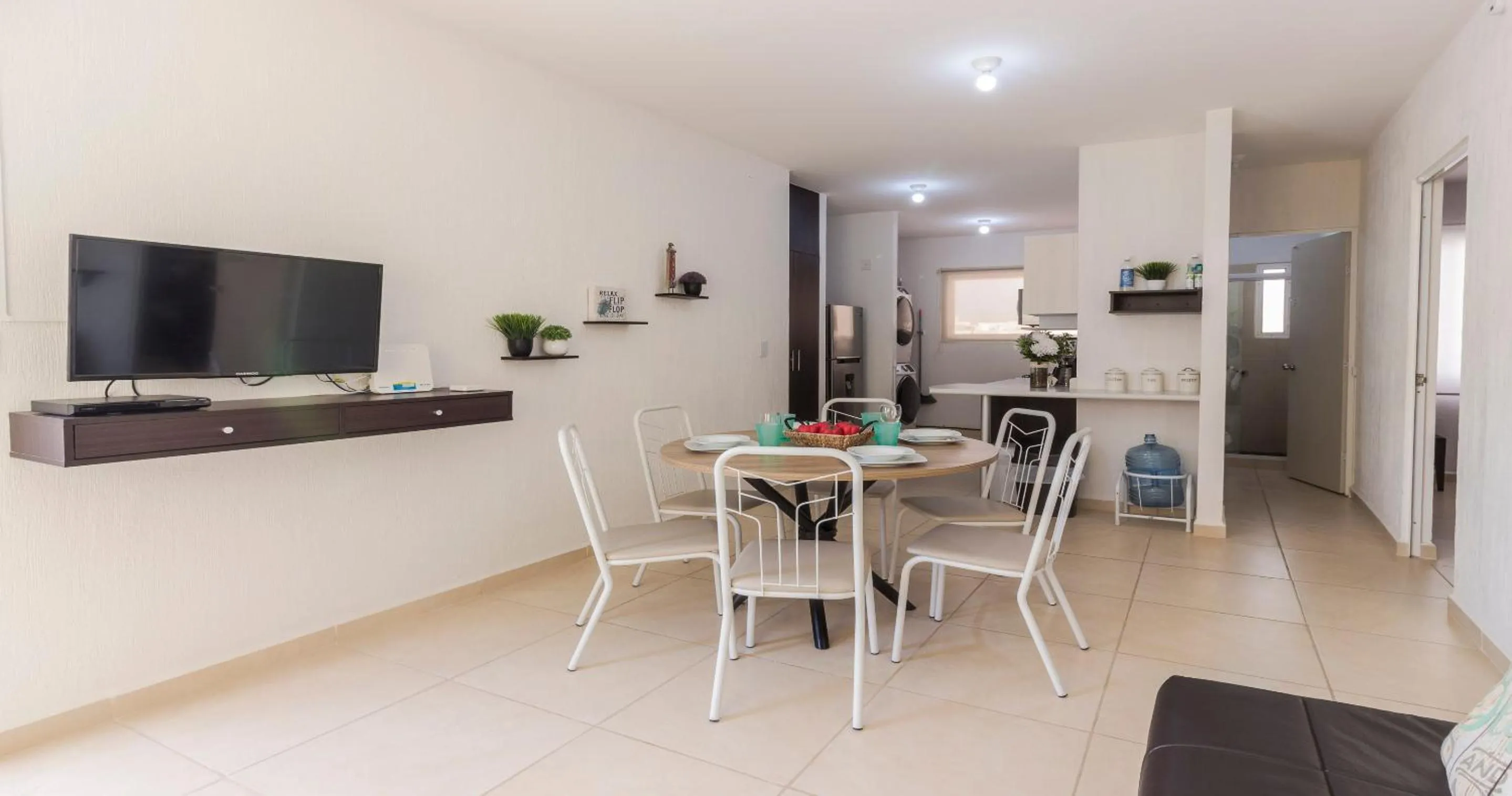 Dinner in Relaxing & Quite Apt - Full Apartment