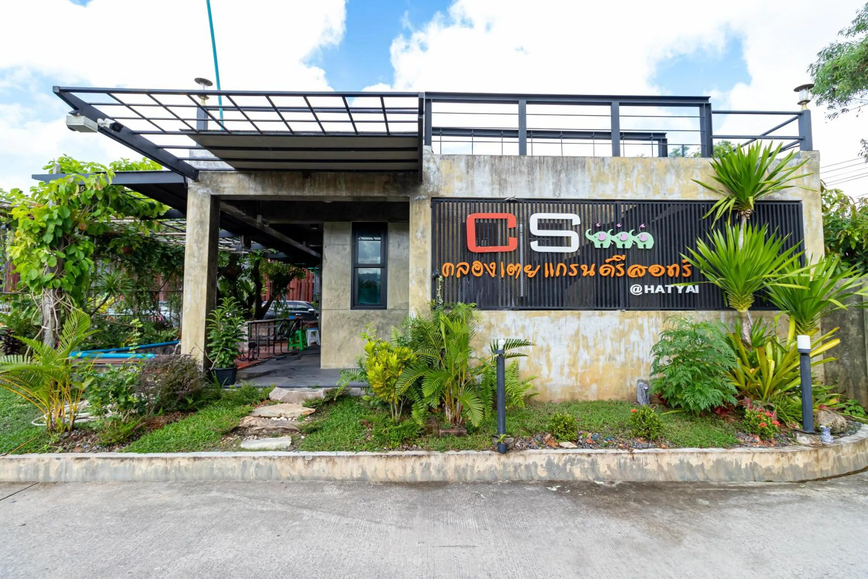 Property building in CS Klongtoey Grand Resort