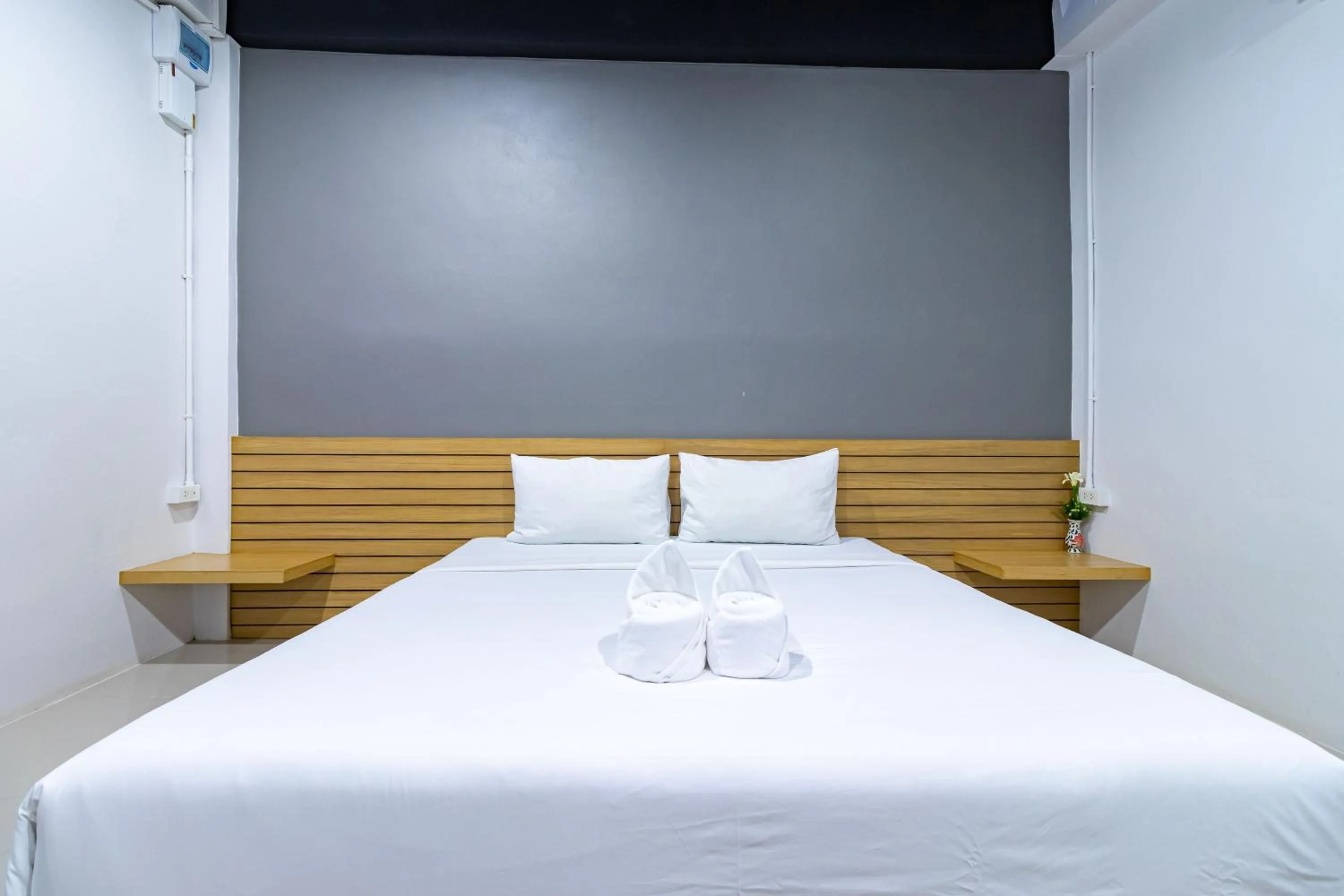 Bedroom, Bed in CS Klongtoey Grand Resort