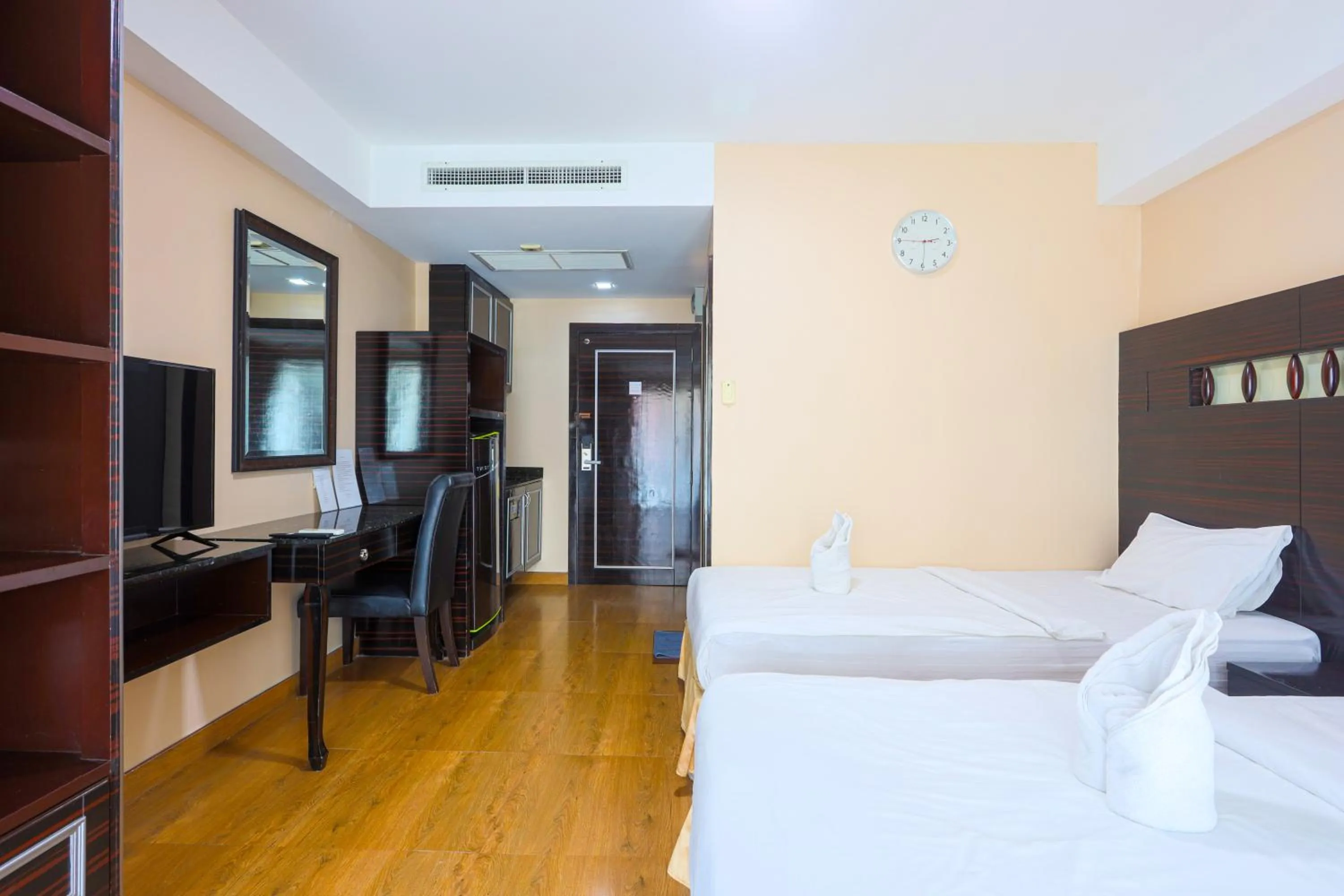 Bed in Land Royal Residence Pattaya