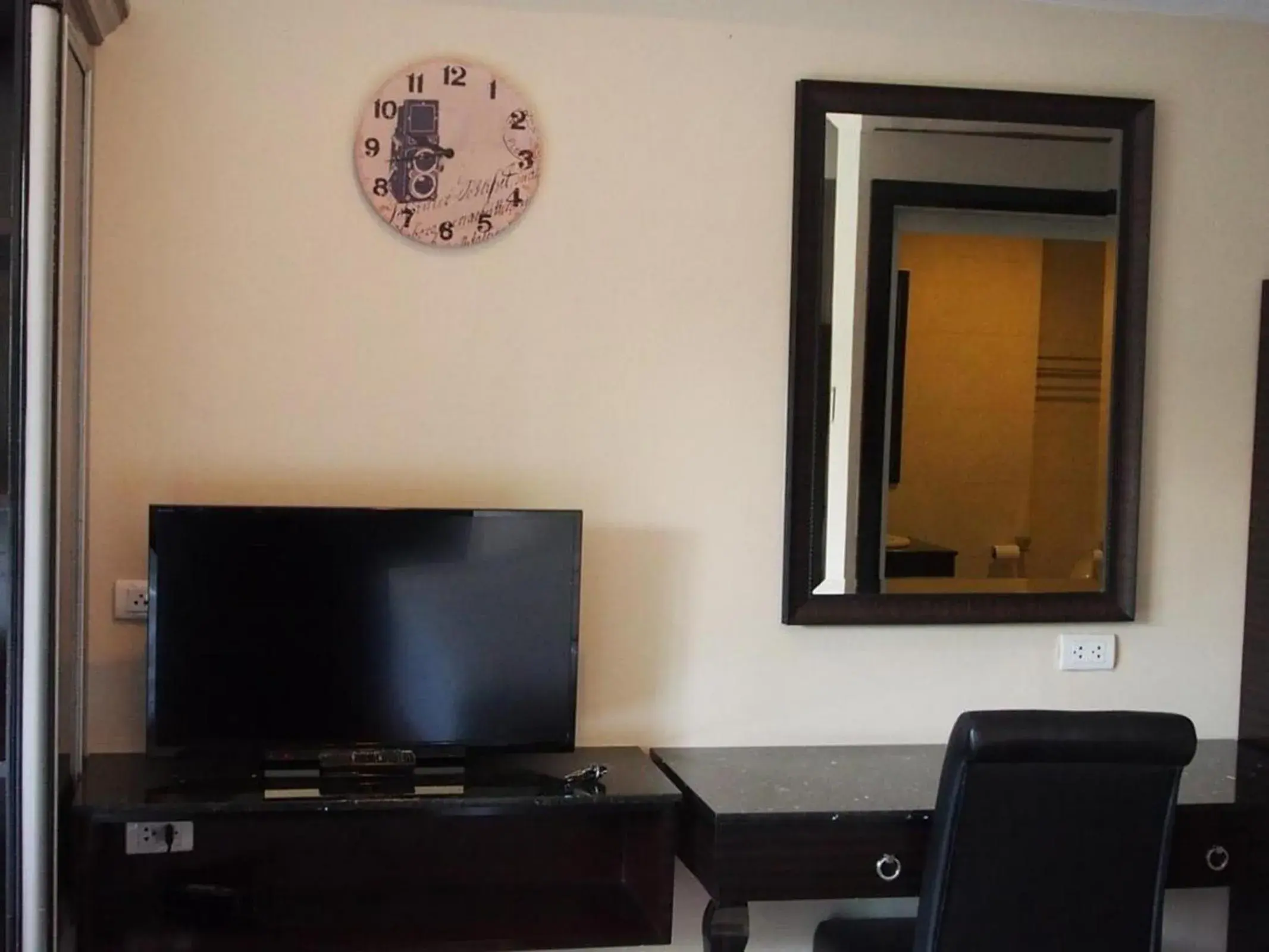 Photo of the whole room in Land Royal Residence Pattaya Photo of the whole room in Land Royal Residence Pattaya