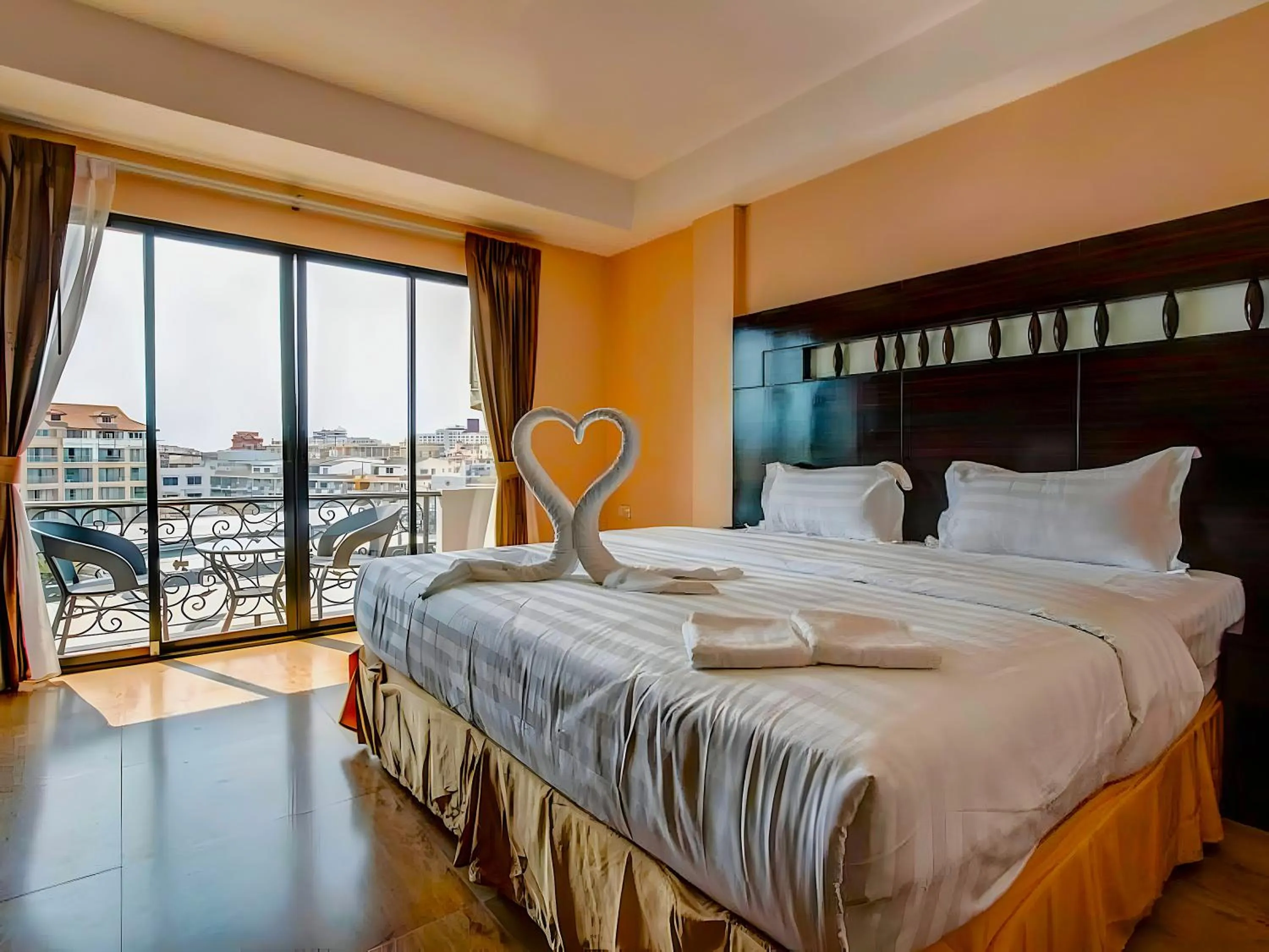 Bed in Land Royal Residence Pattaya