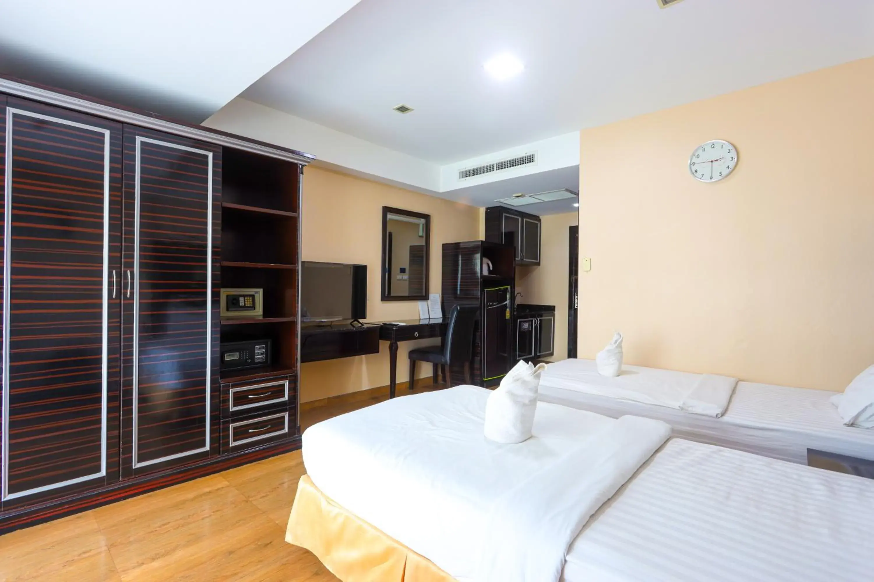 Property building, Bed in Land Royal Residence Pattaya Property building, Bed in Land Royal Residence Pattaya