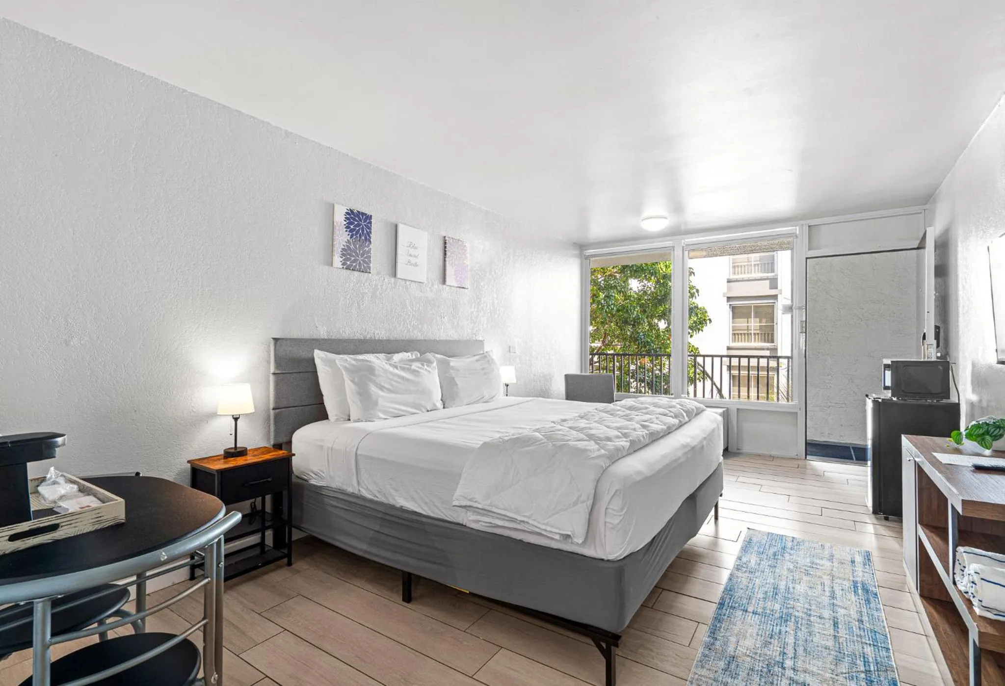 Bed in Hotolos Hollywood