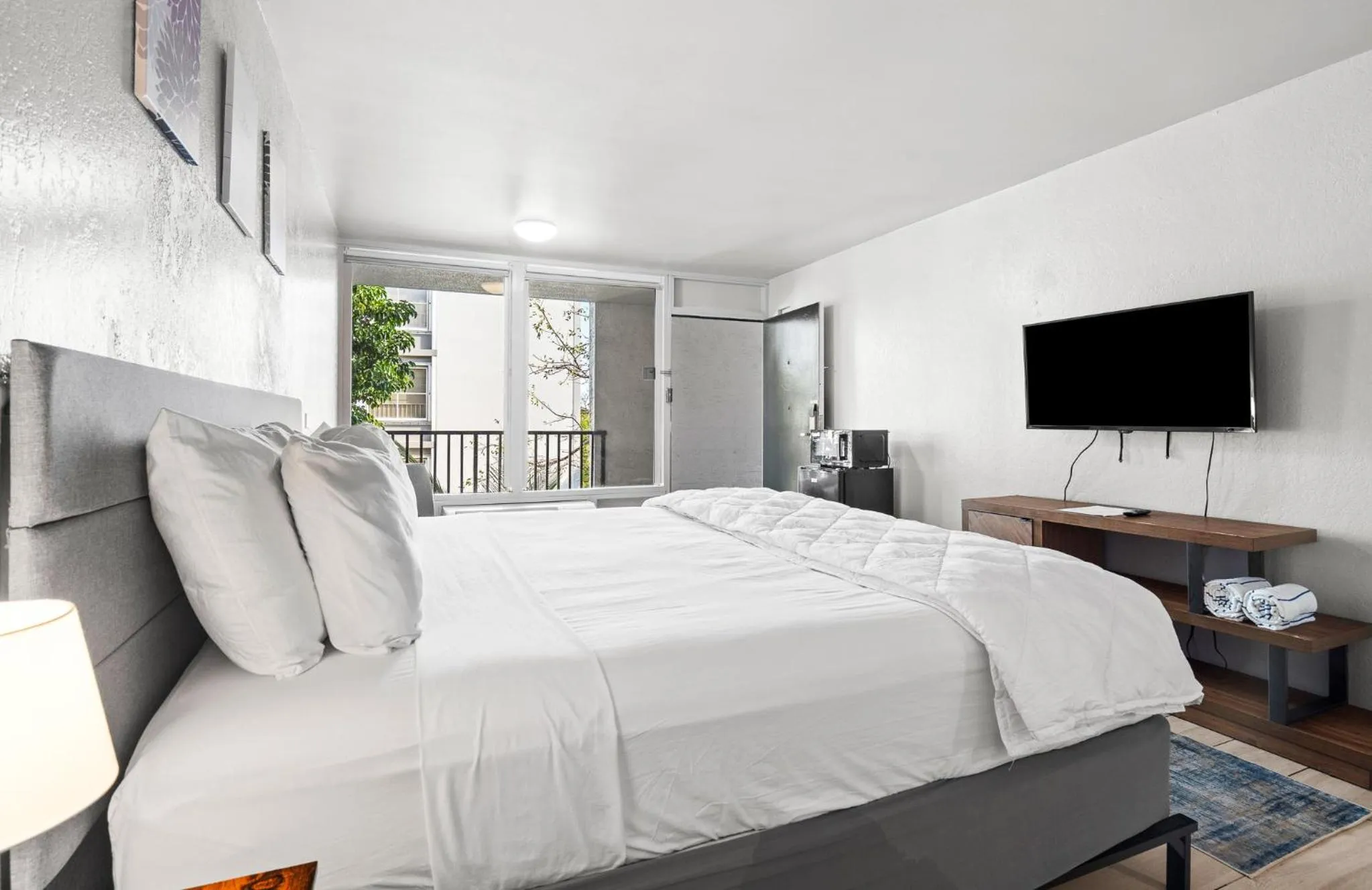 Bed in Hotolos Hollywood