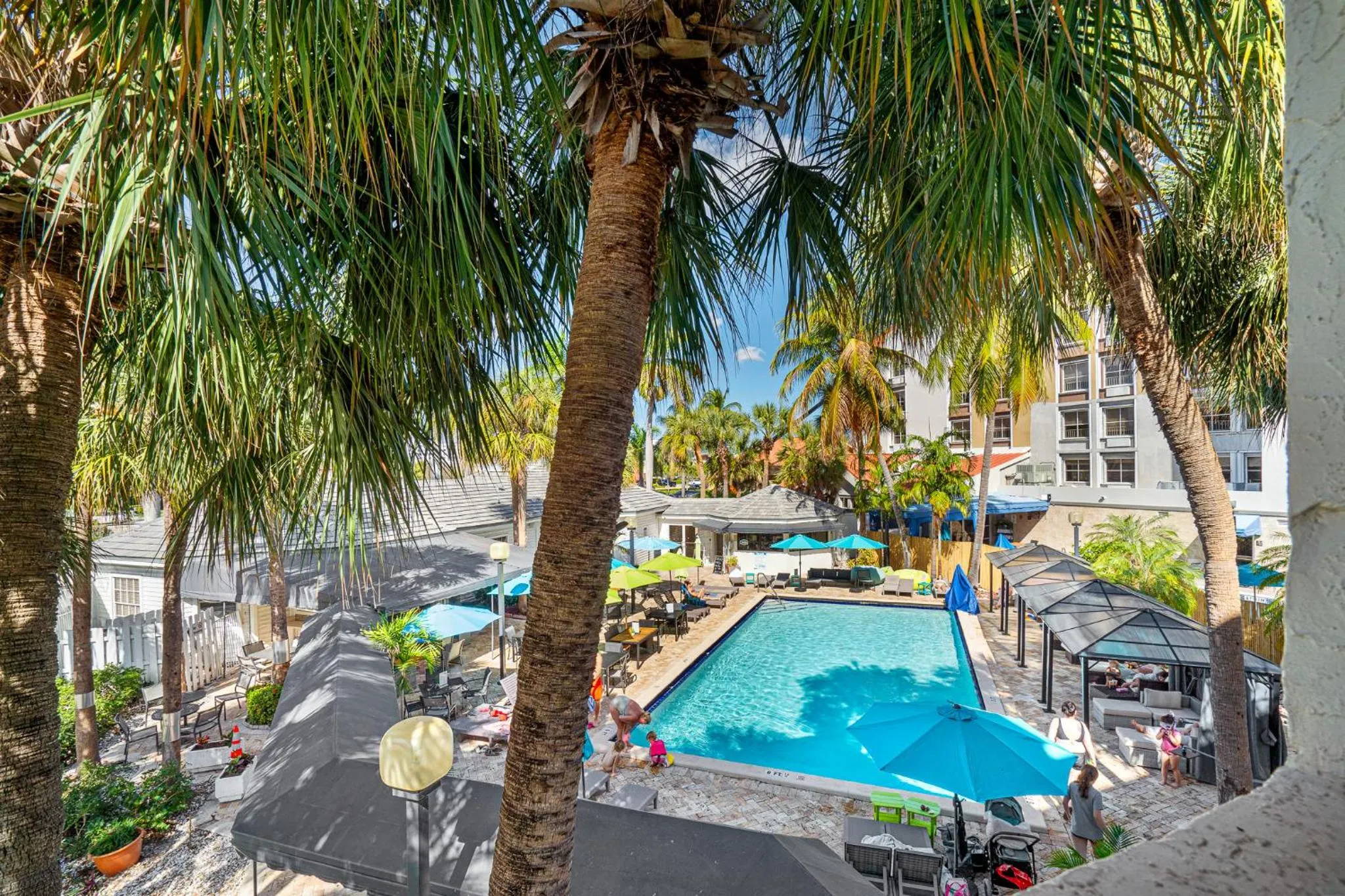 Day in Hotolos Hollywood