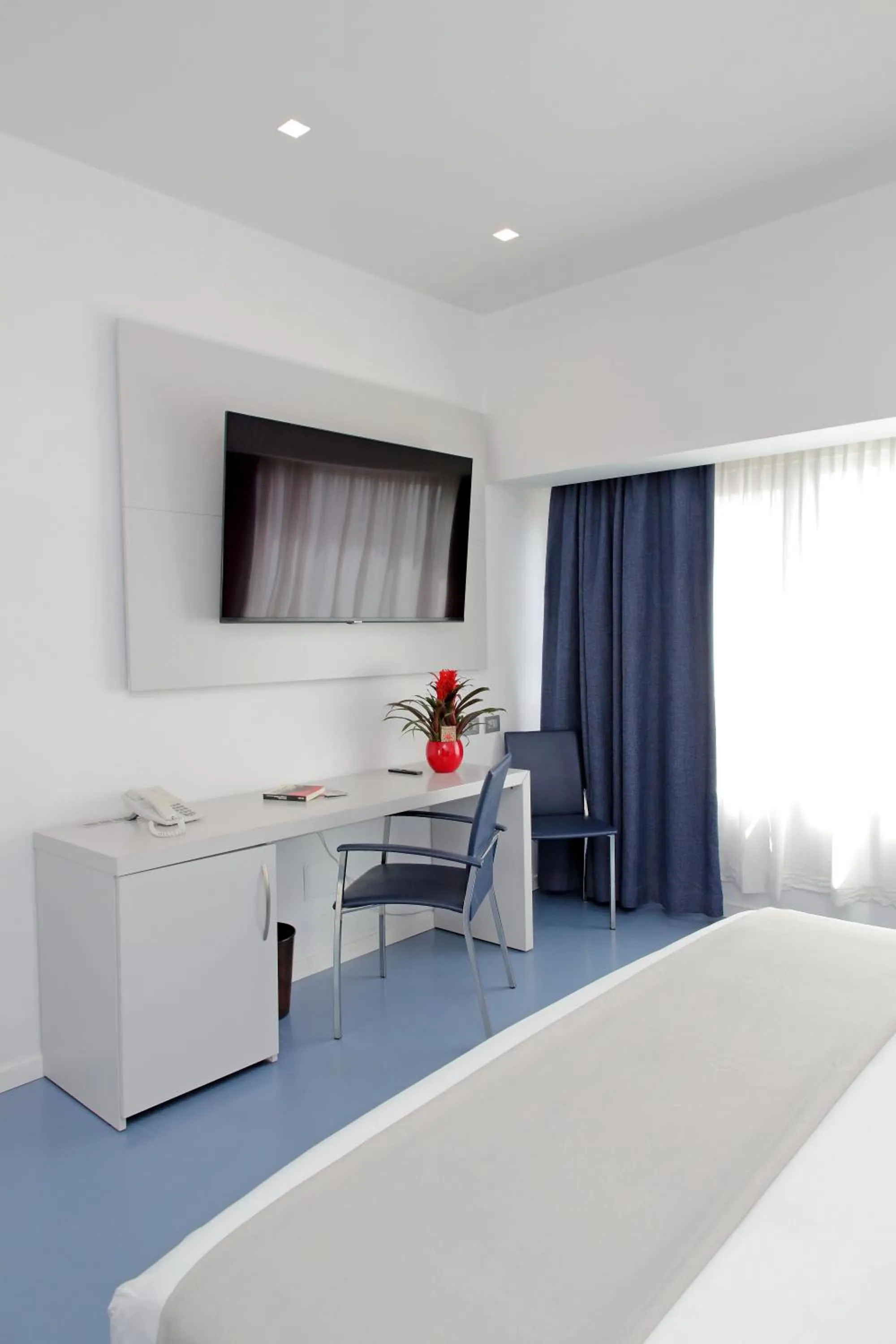 TV and multimedia, Bed in Hotel Poseidon