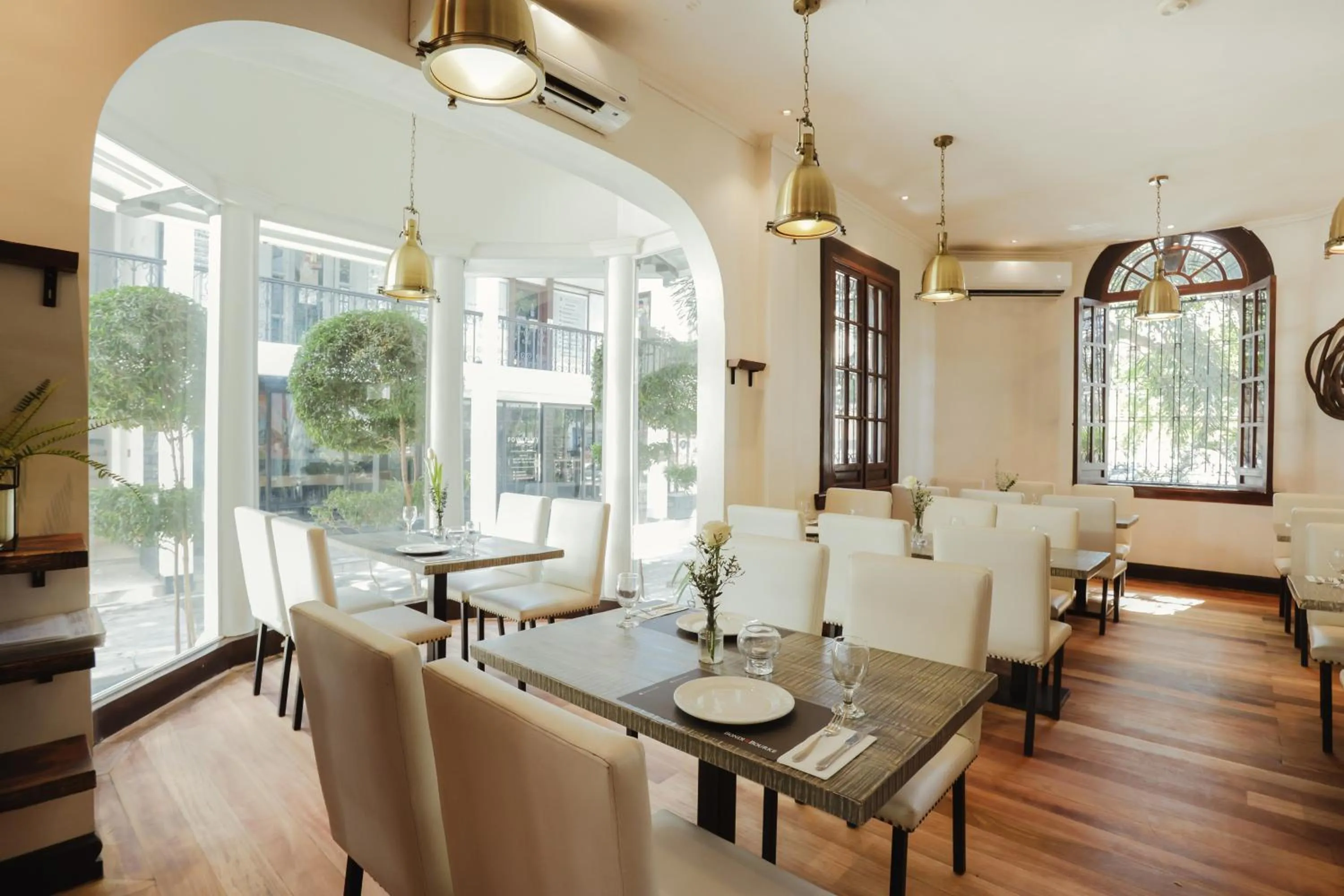 Restaurant/places to eat in The Bourke Hotel