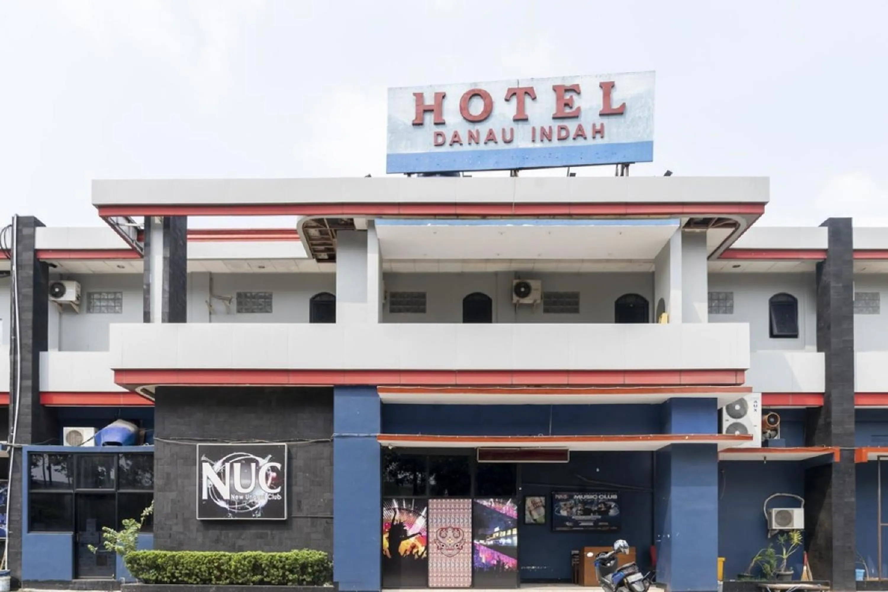 Property building in RedDoorz Plus near Tambun Station