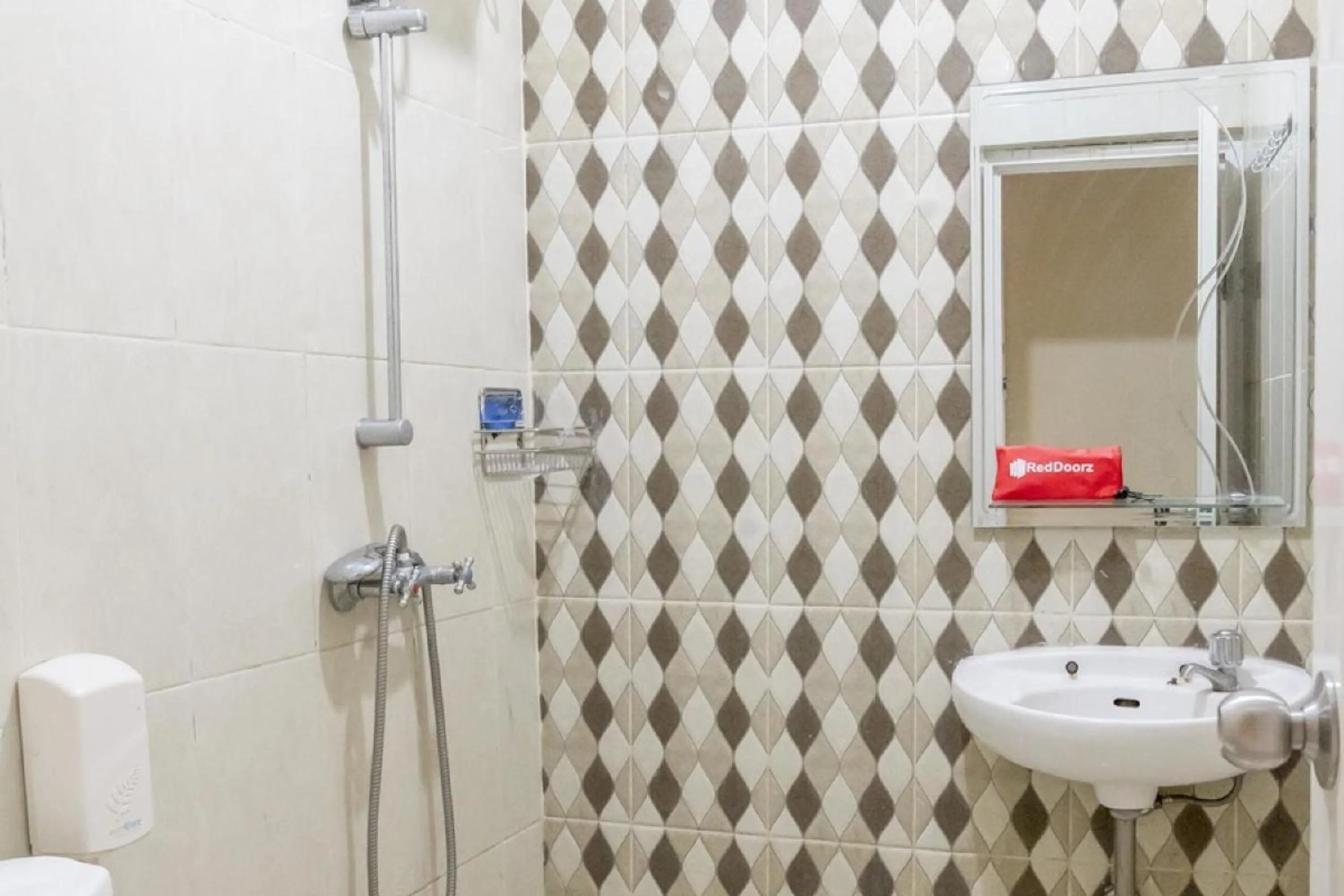Bathroom in RedDoorz Plus near Tambun Station