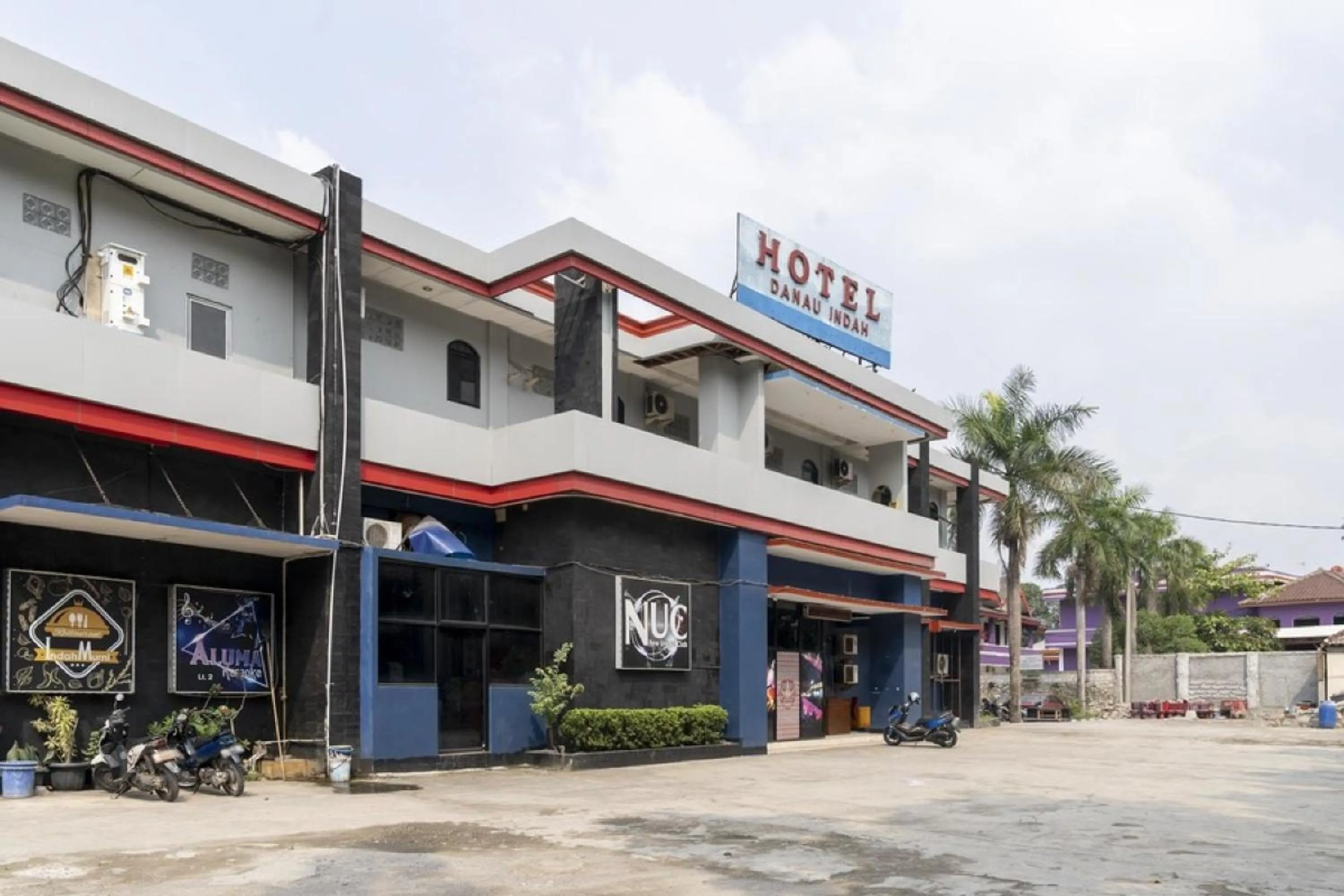 Property building in RedDoorz Plus near Tambun Station