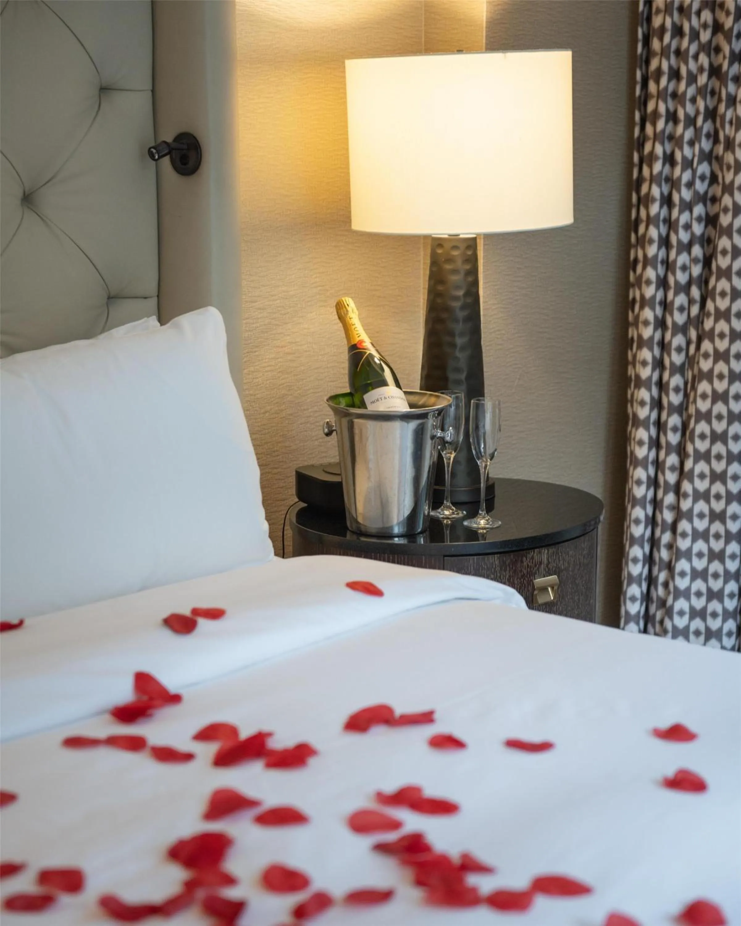 Photo of the whole room, Bed in Grand Hyatt Vail Resort and Spa