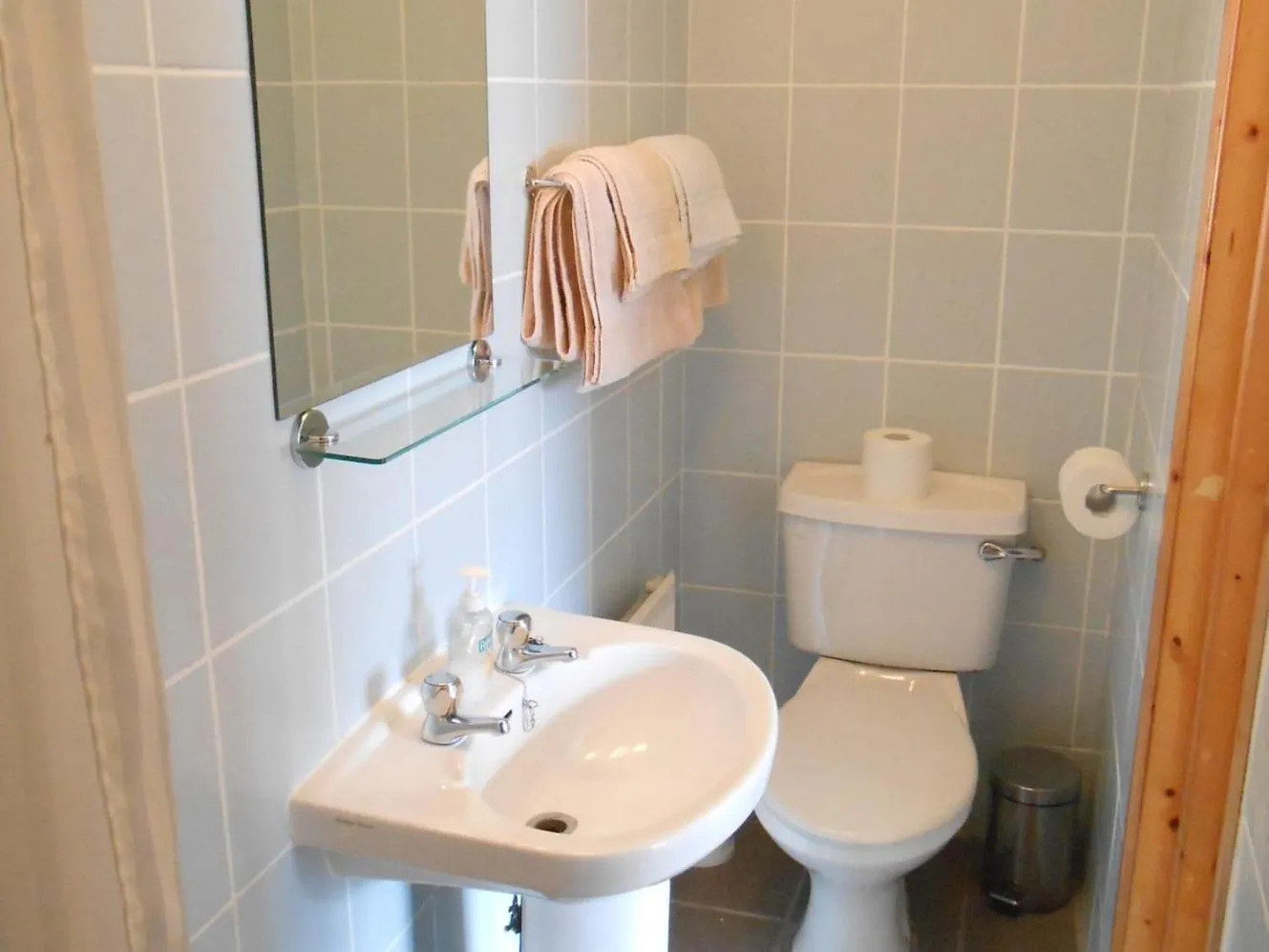 Bathroom in Seawinds Bed and Breakfast