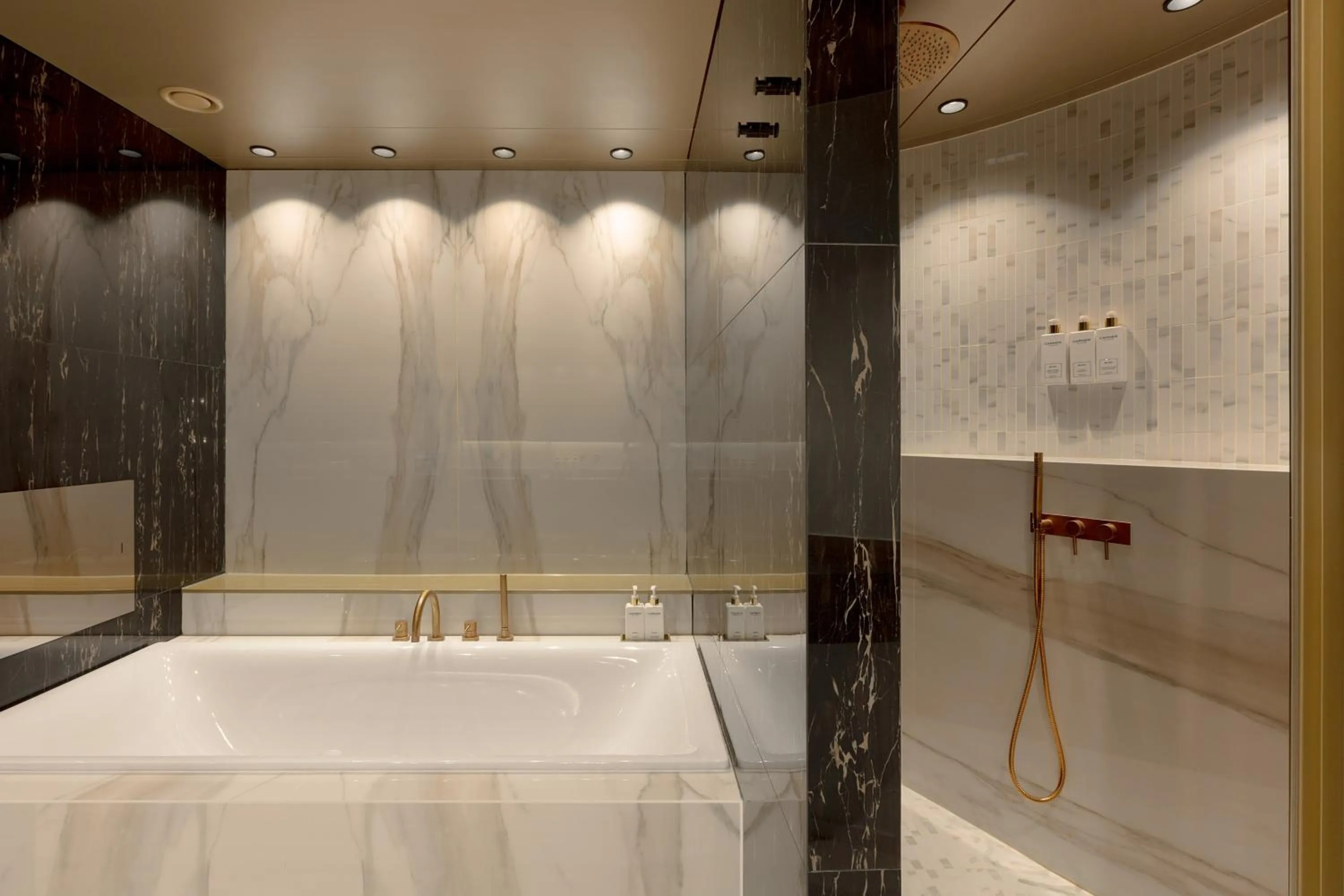 Shower in Torre Melina, a Gran Meliá Hotel