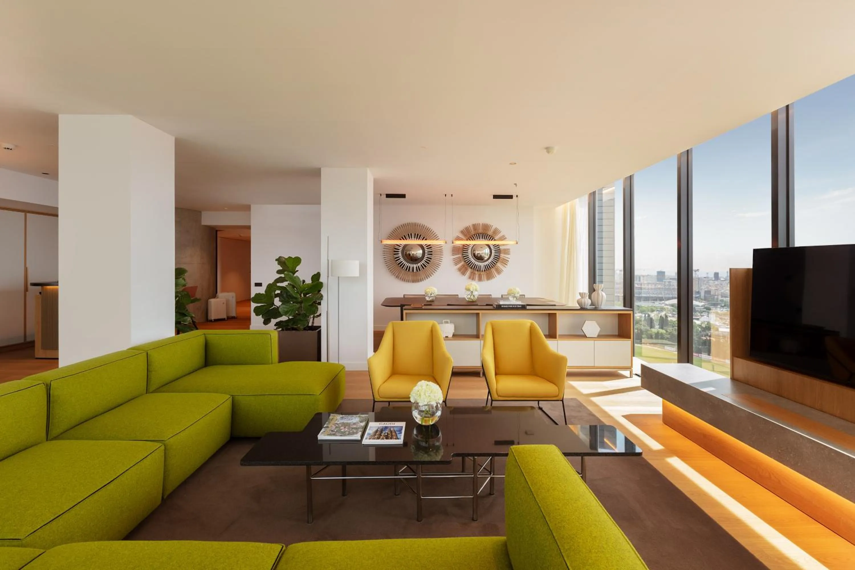 Communal lounge/ TV room in Torre Melina, a Gran Meliá Hotel