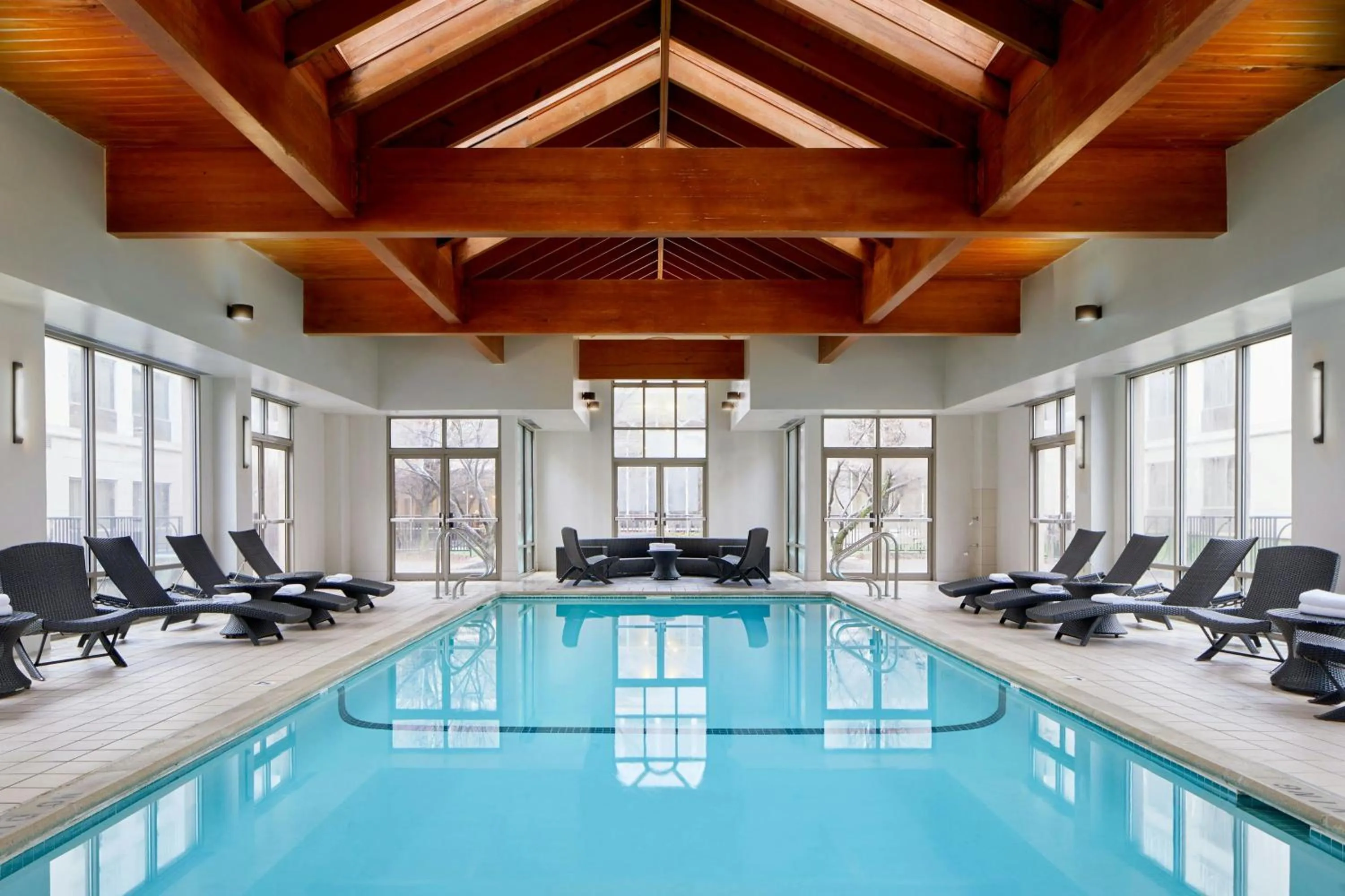Swimming pool in Detroit Metro Airport Marriott