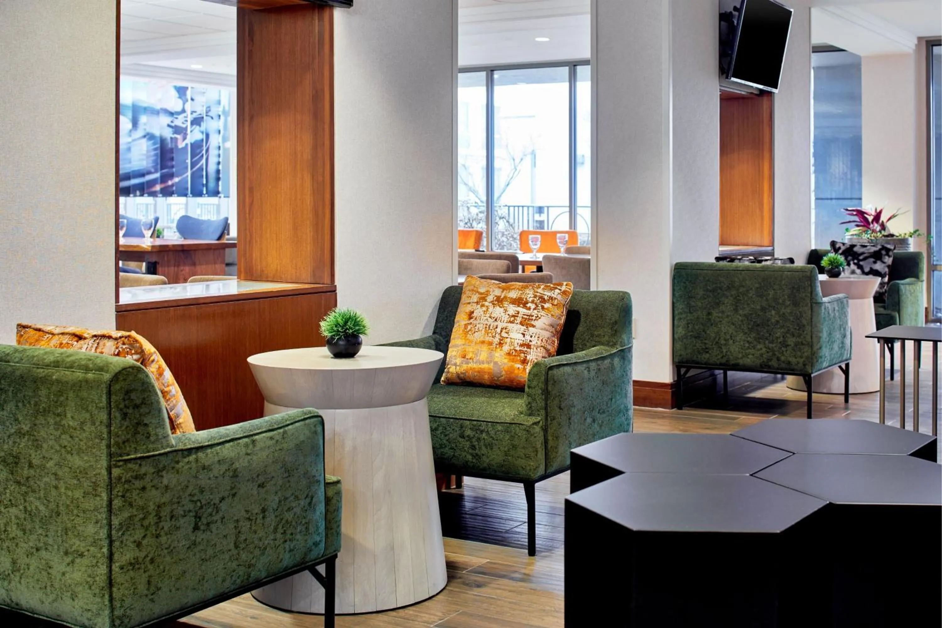 Restaurant/places to eat in Detroit Metro Airport Marriott