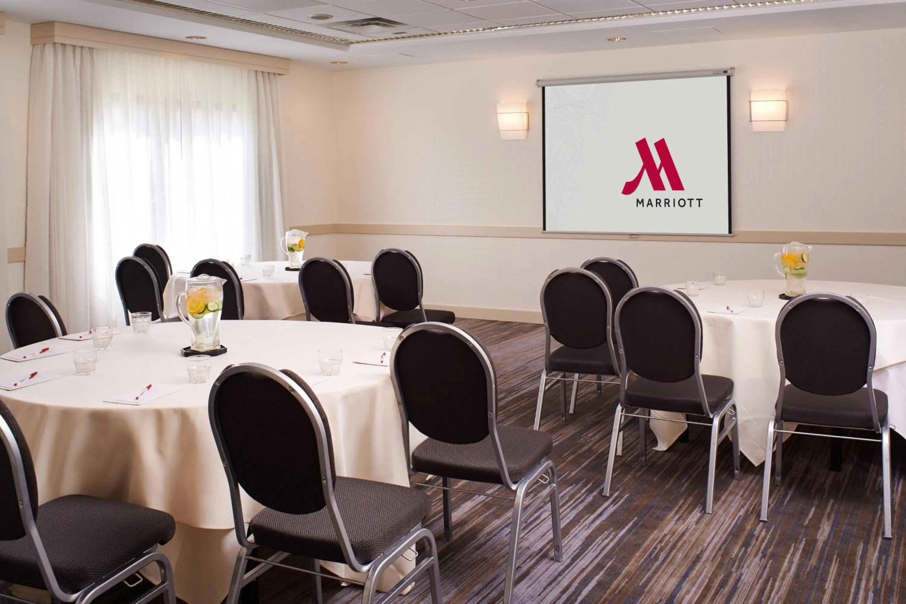 Meeting/conference room in Detroit Metro Airport Marriott