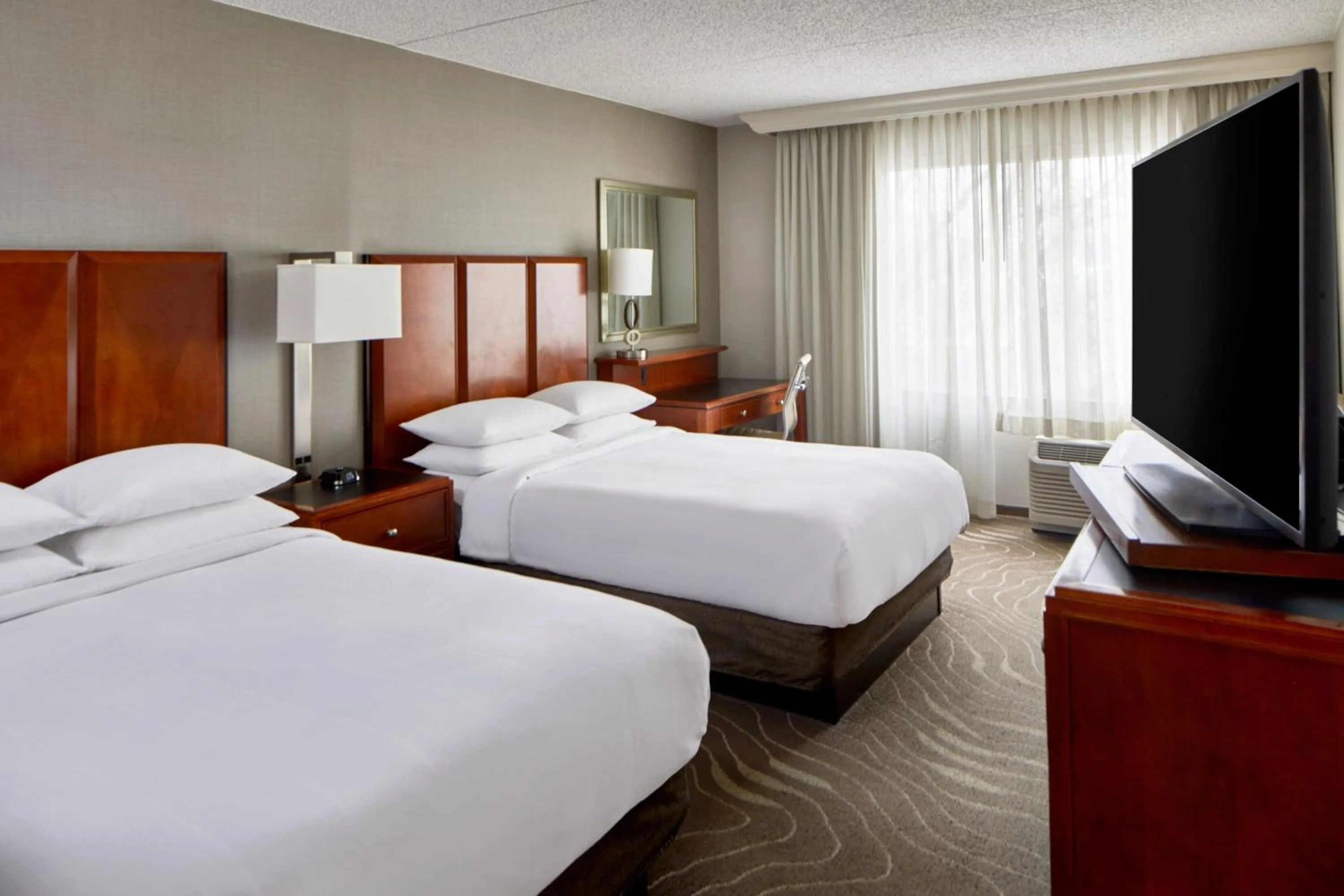 Photo of the whole room, Bed in Detroit Metro Airport Marriott