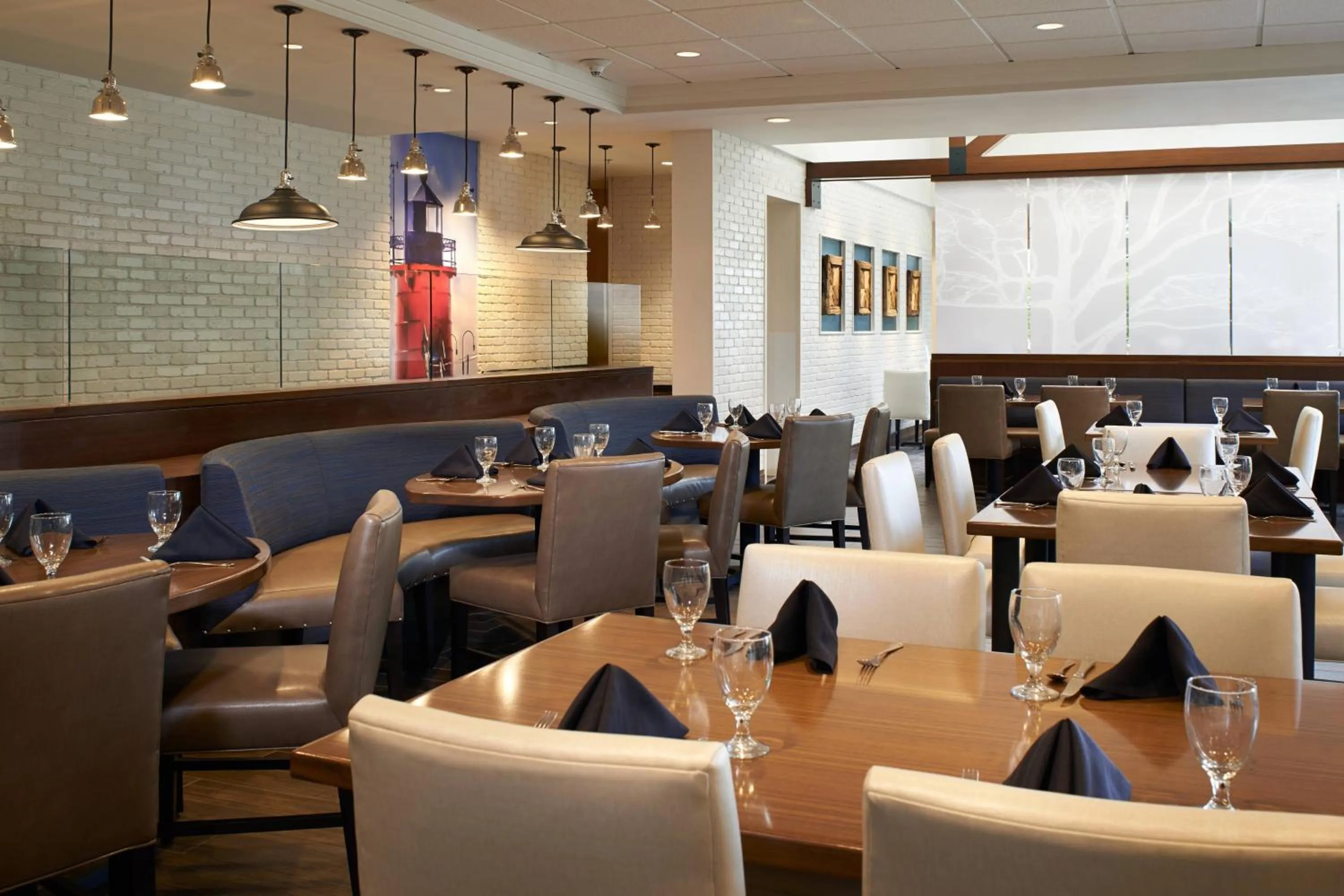 Restaurant/places to eat in Detroit Metro Airport Marriott