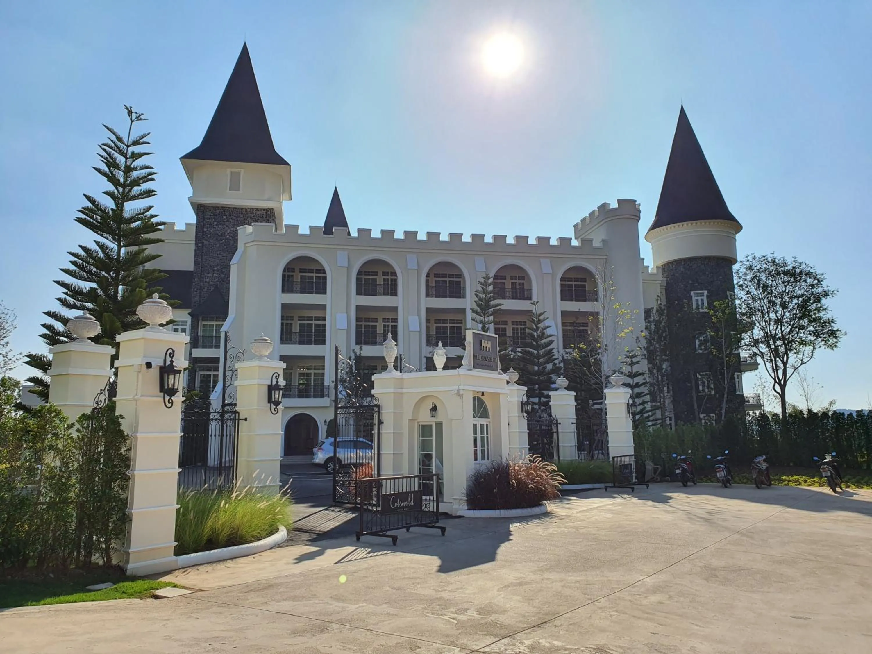 The Castell Condo by Nutthiwan room 912 and 921