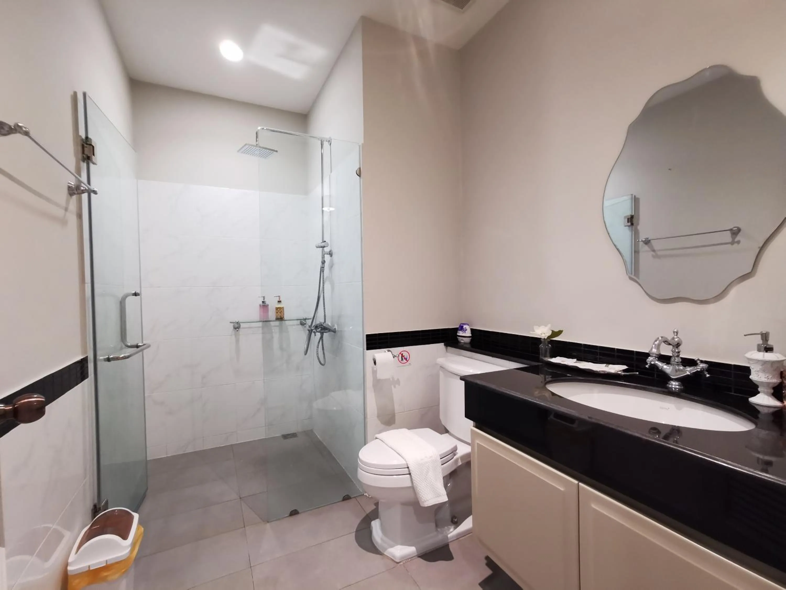 The Castell Condo by Nutthiwan room 912 and 921