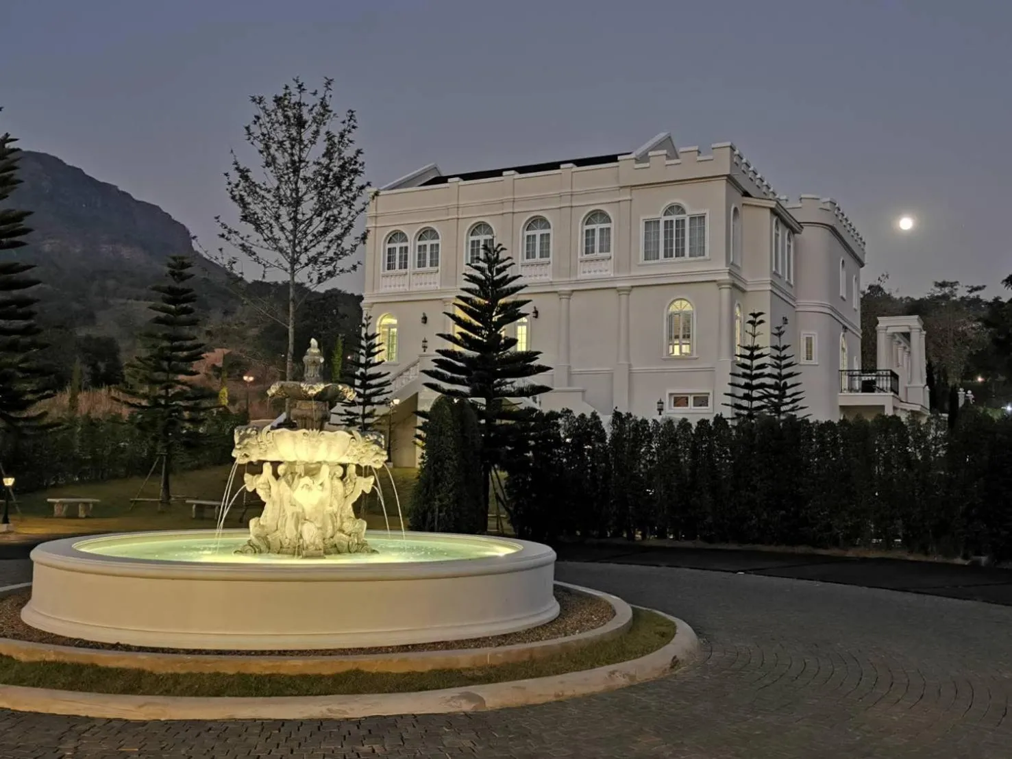 The Castell Condo by Nutthiwan room 912 and 921