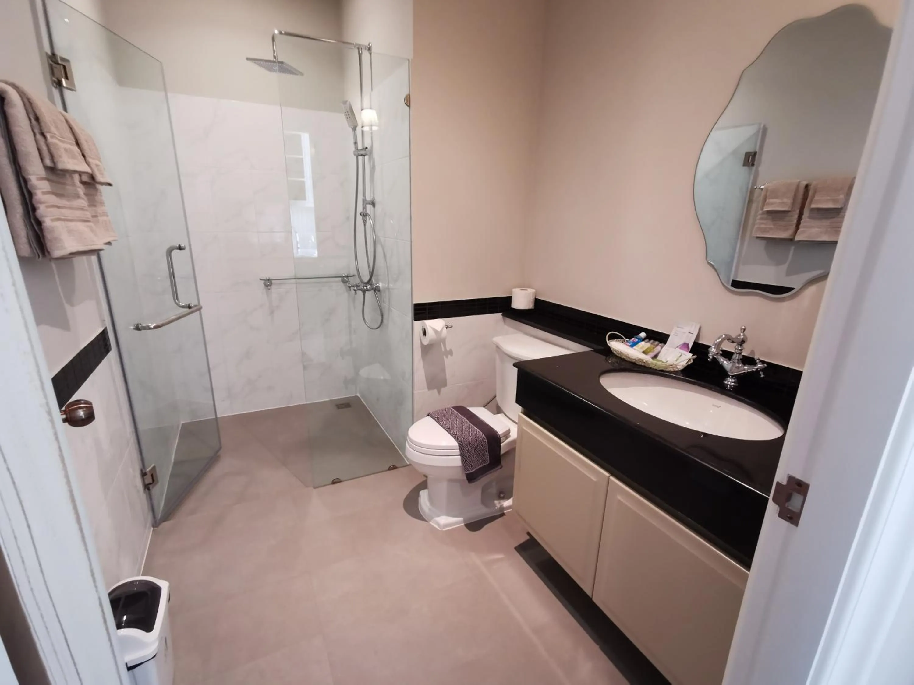Bathroom in The Castell Condo by Nutthiwan room 912 and 921