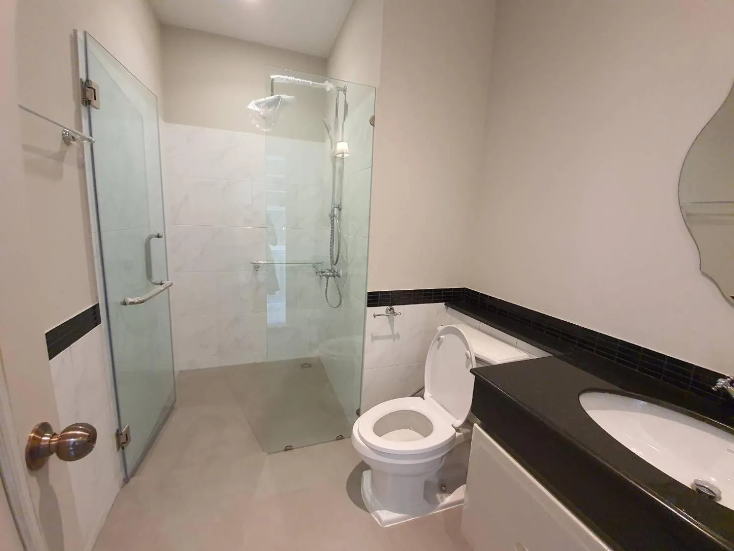 The Castell Condo by Nutthiwan room 912 and 921