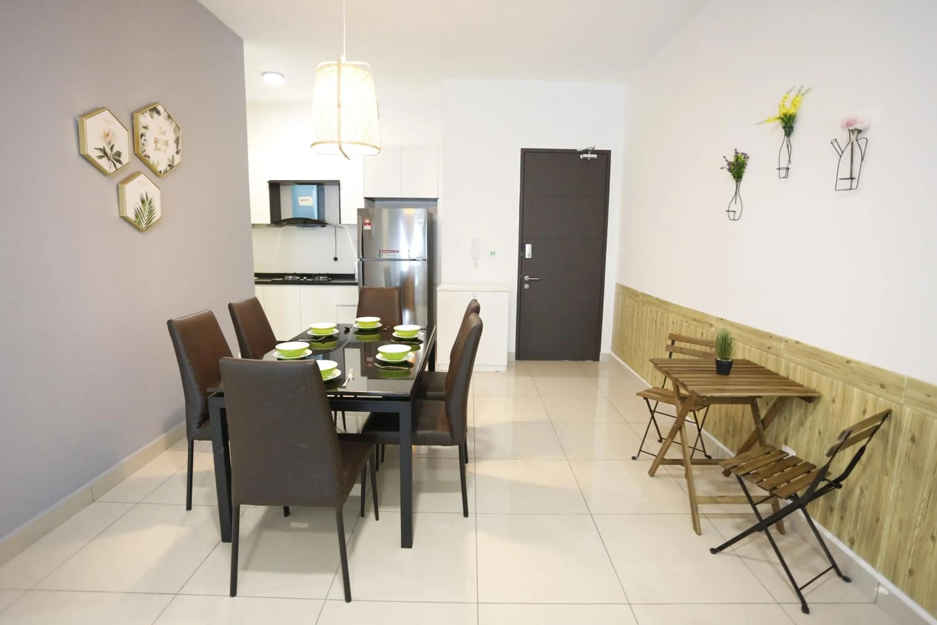 Pinnacle Tower Homestay by Home Cube