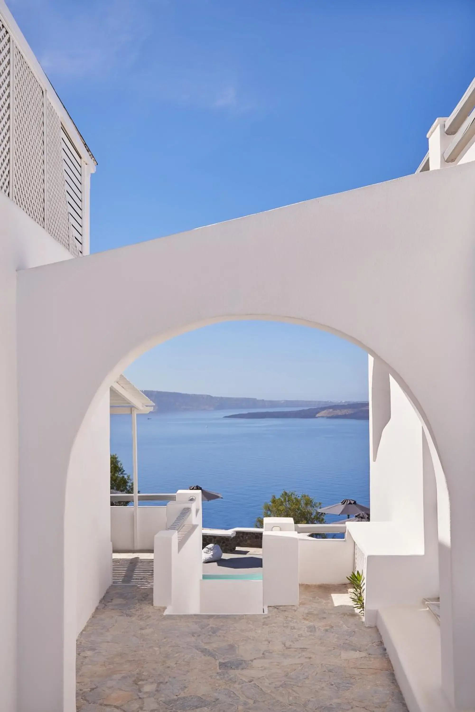 Facade/entrance in Mr and Mrs White Oia - Santorini Facade/entrance in Mr and Mrs White Oia - Santorini