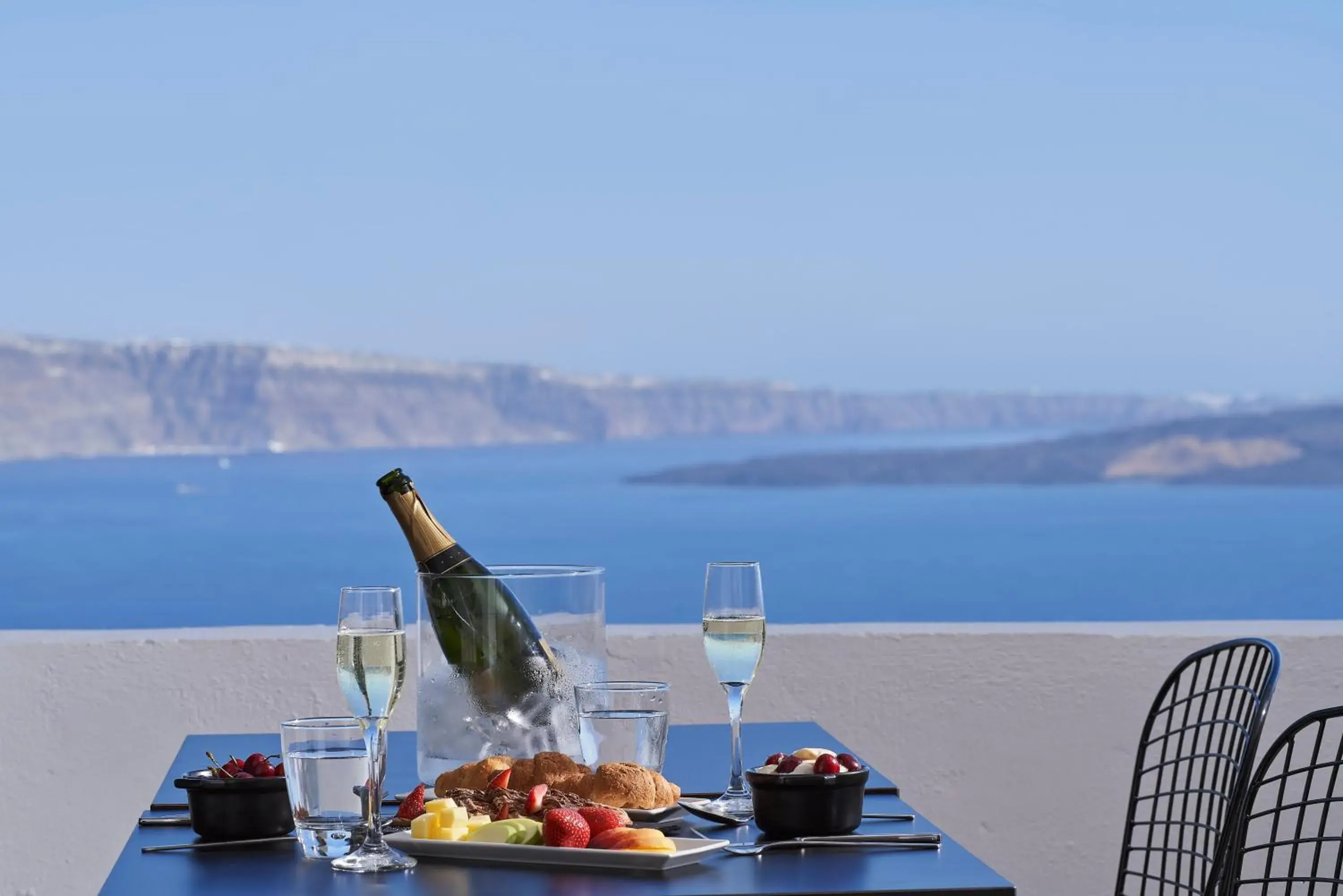 Restaurant/places to eat in Mr and Mrs White Oia - Santorini Restaurant/places to eat in Mr and Mrs White Oia - Santorini