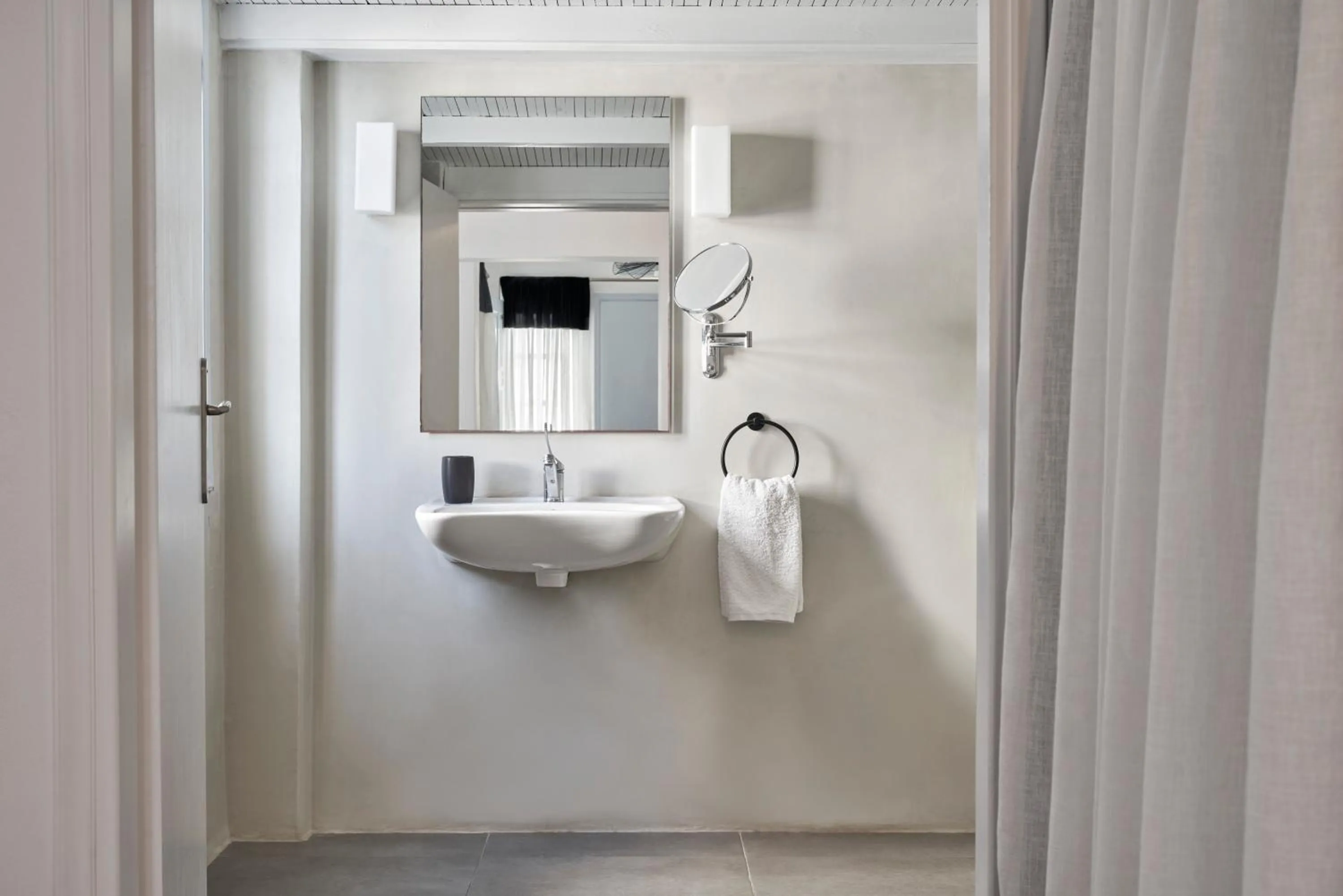 Bathroom in Mr and Mrs White Oia - Santorini