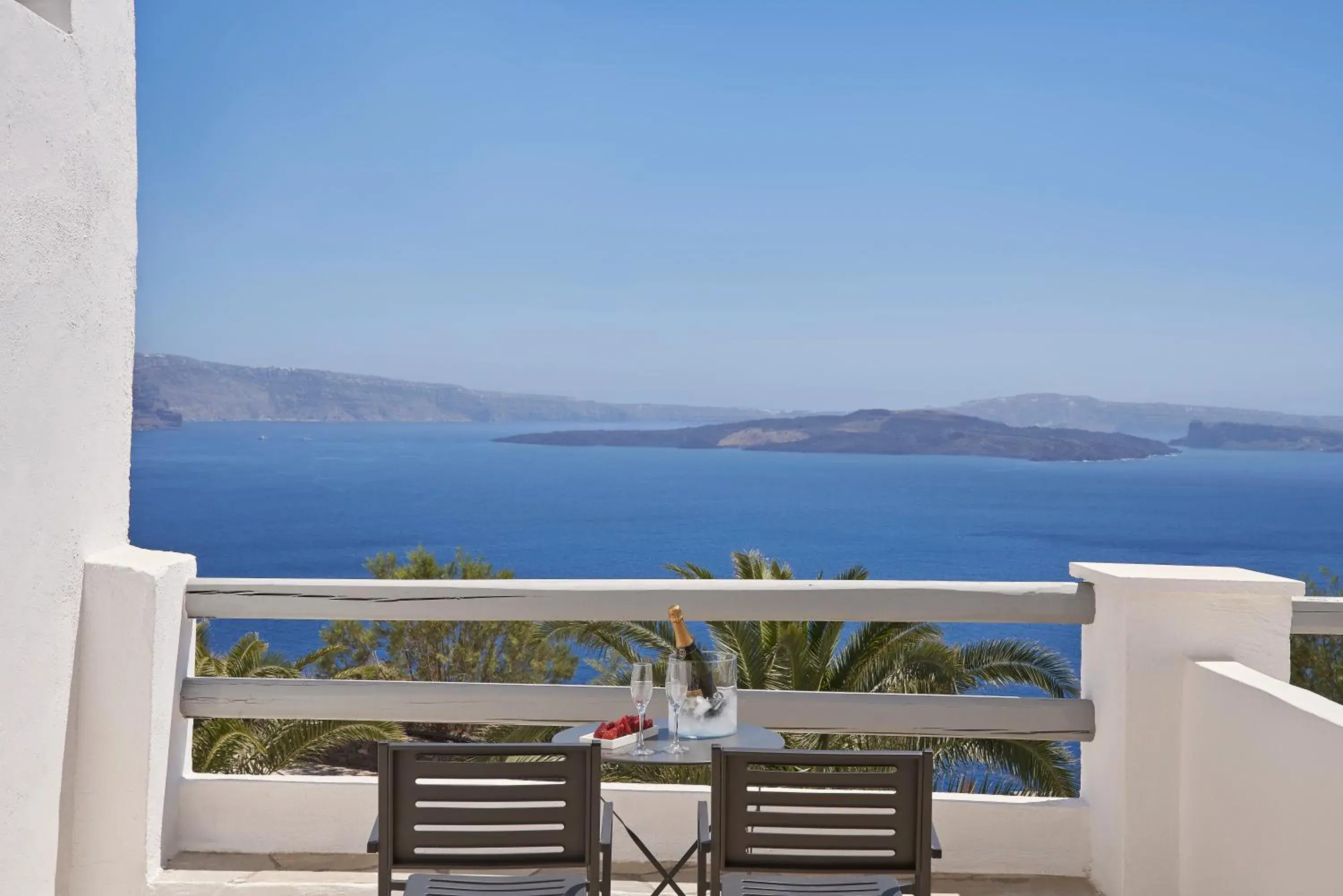 Restaurant/places to eat in Mr and Mrs White Oia - Santorini Restaurant/places to eat in Mr and Mrs White Oia - Santorini