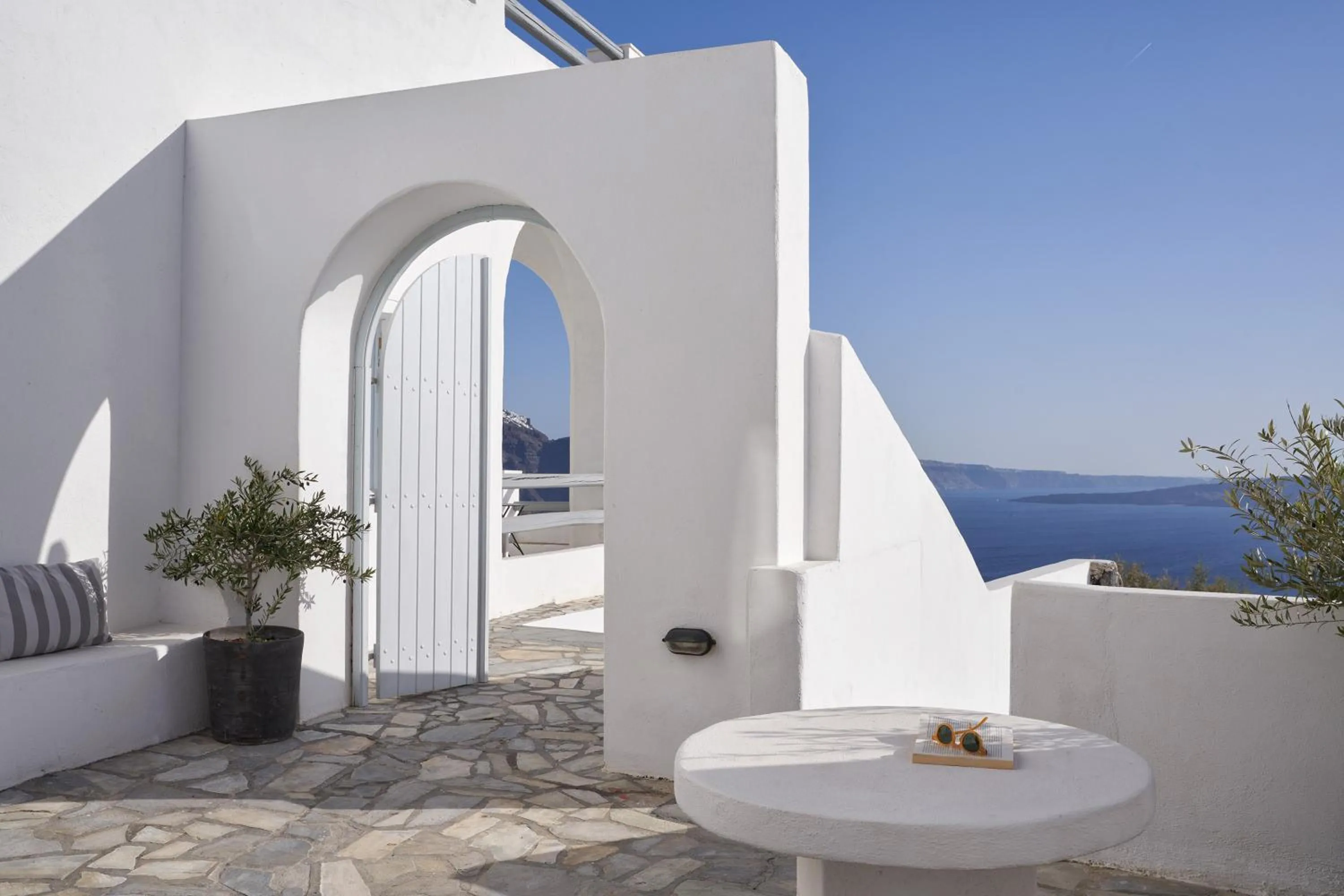 Day in Mr & Mrs White Oia - Santorini