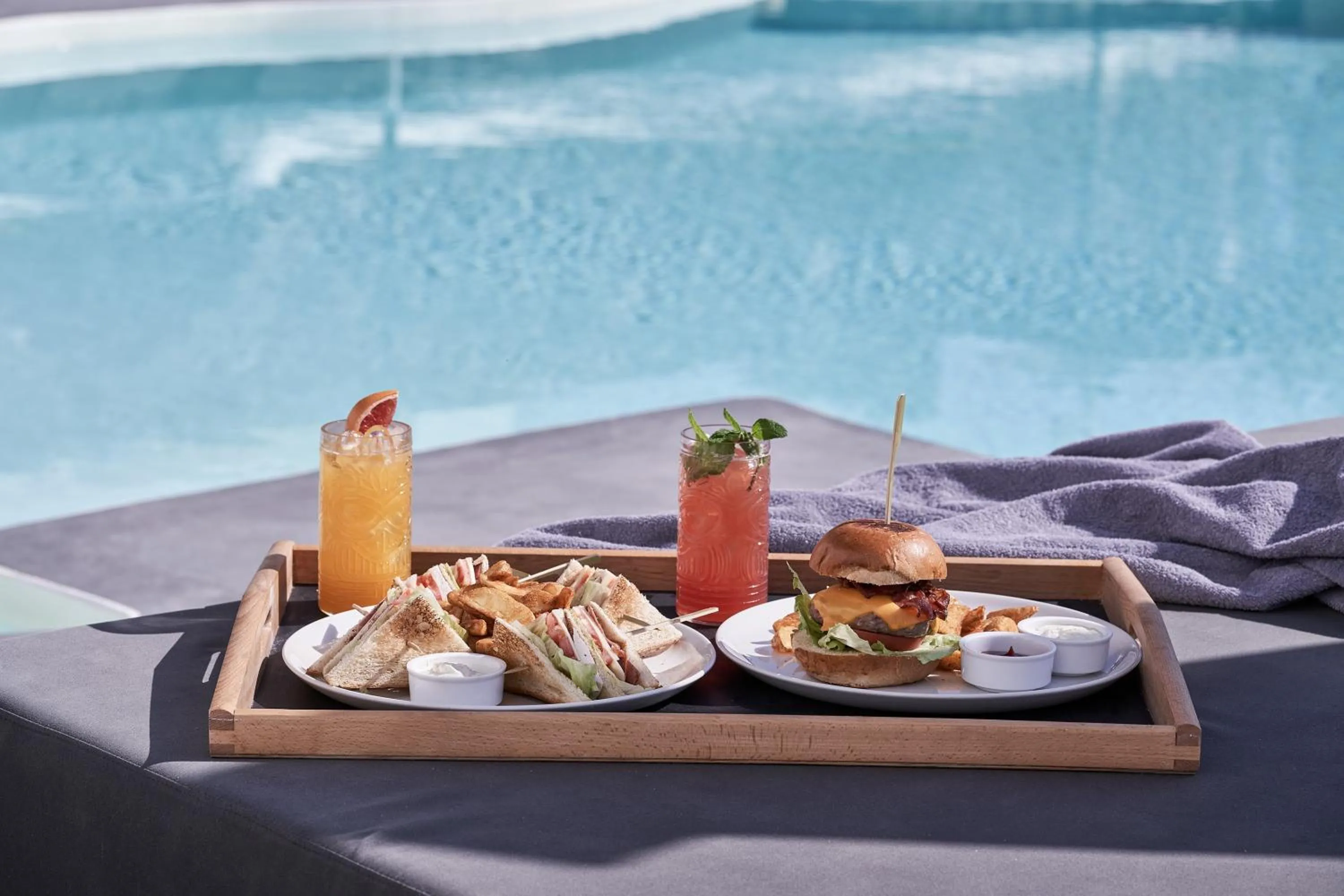 Food and drinks in Mr & Mrs White Oia - Santorini