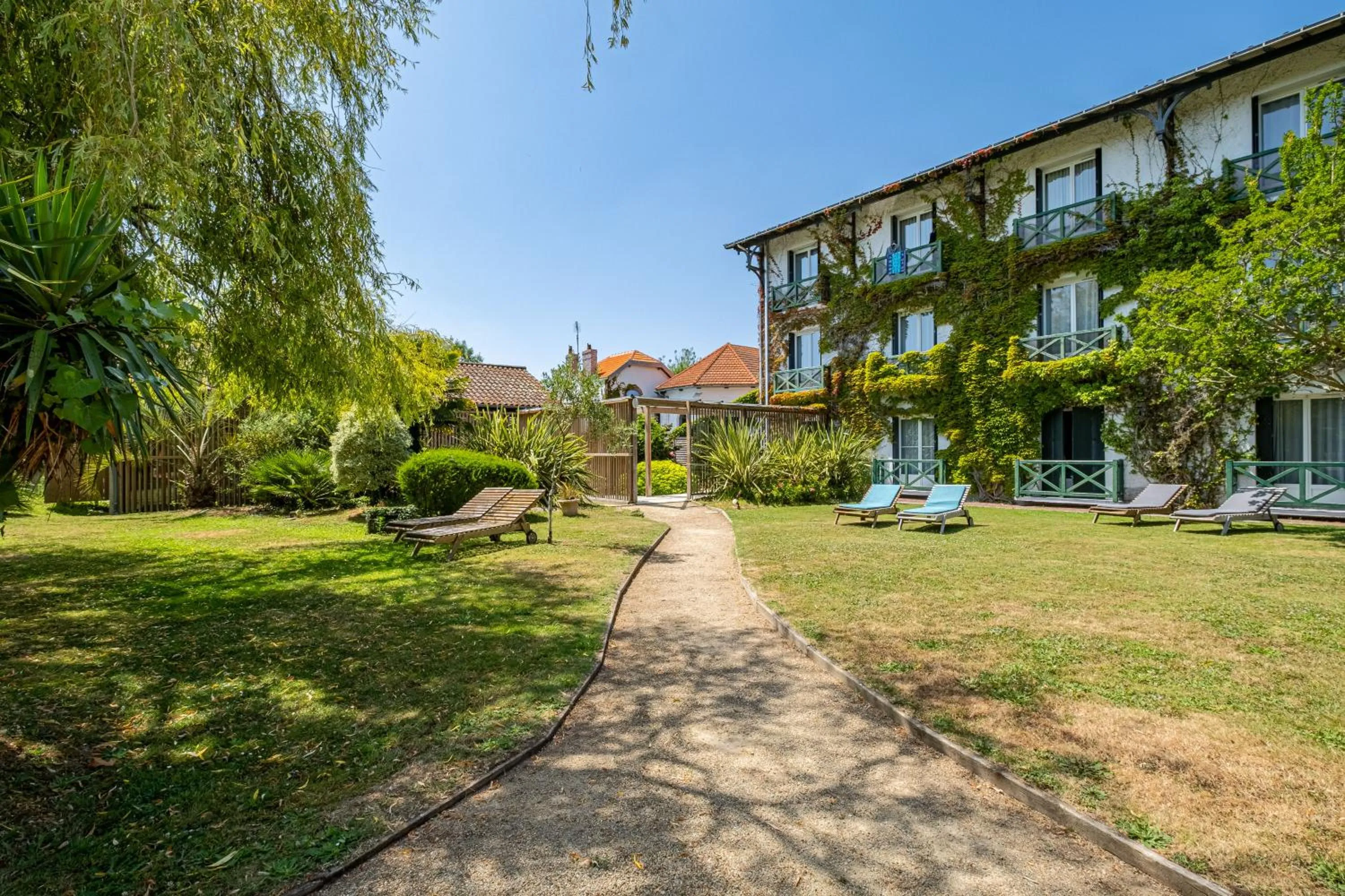 Property building in Hotel Saint Paul