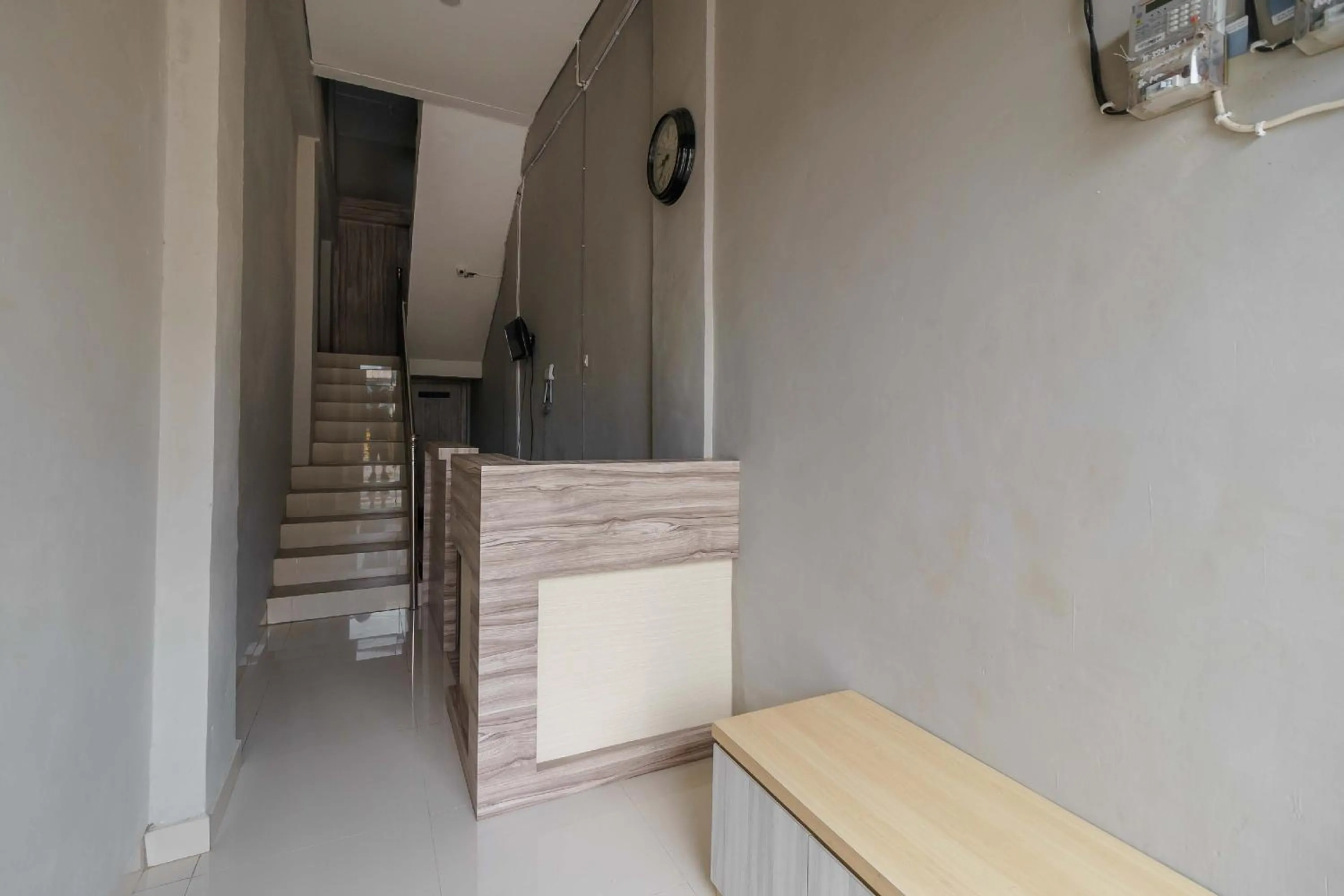 Lobby or reception in RedDoorz Syariah near RSUD Siti Fatimah Palembang