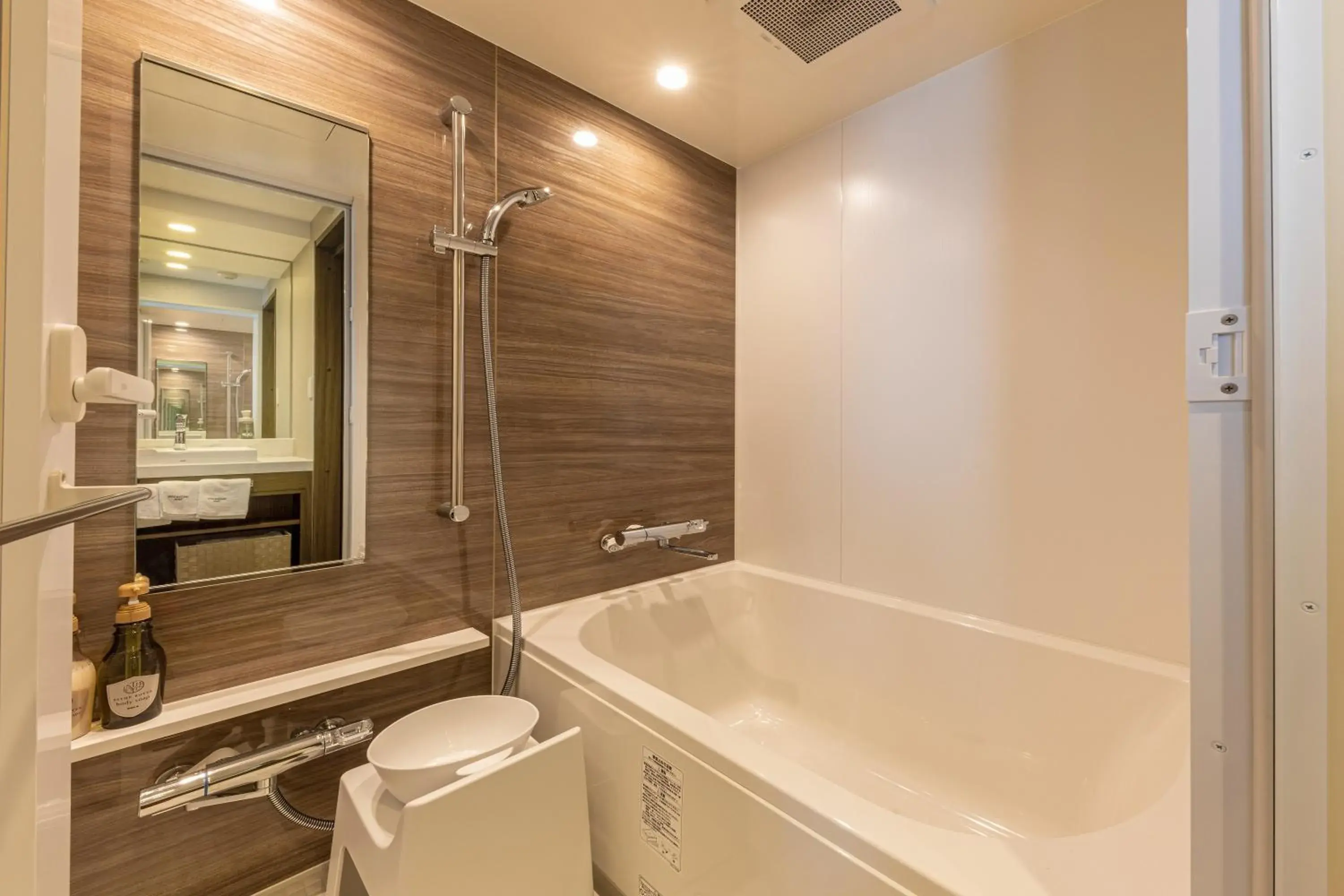 Standard Twin Room - Non-Smoking in Meitetsu Inn Shinosakaeki Higashiguchi Standard Twin Room - Non-Smoking in Meitetsu Inn Shinosakaeki Higashiguchi