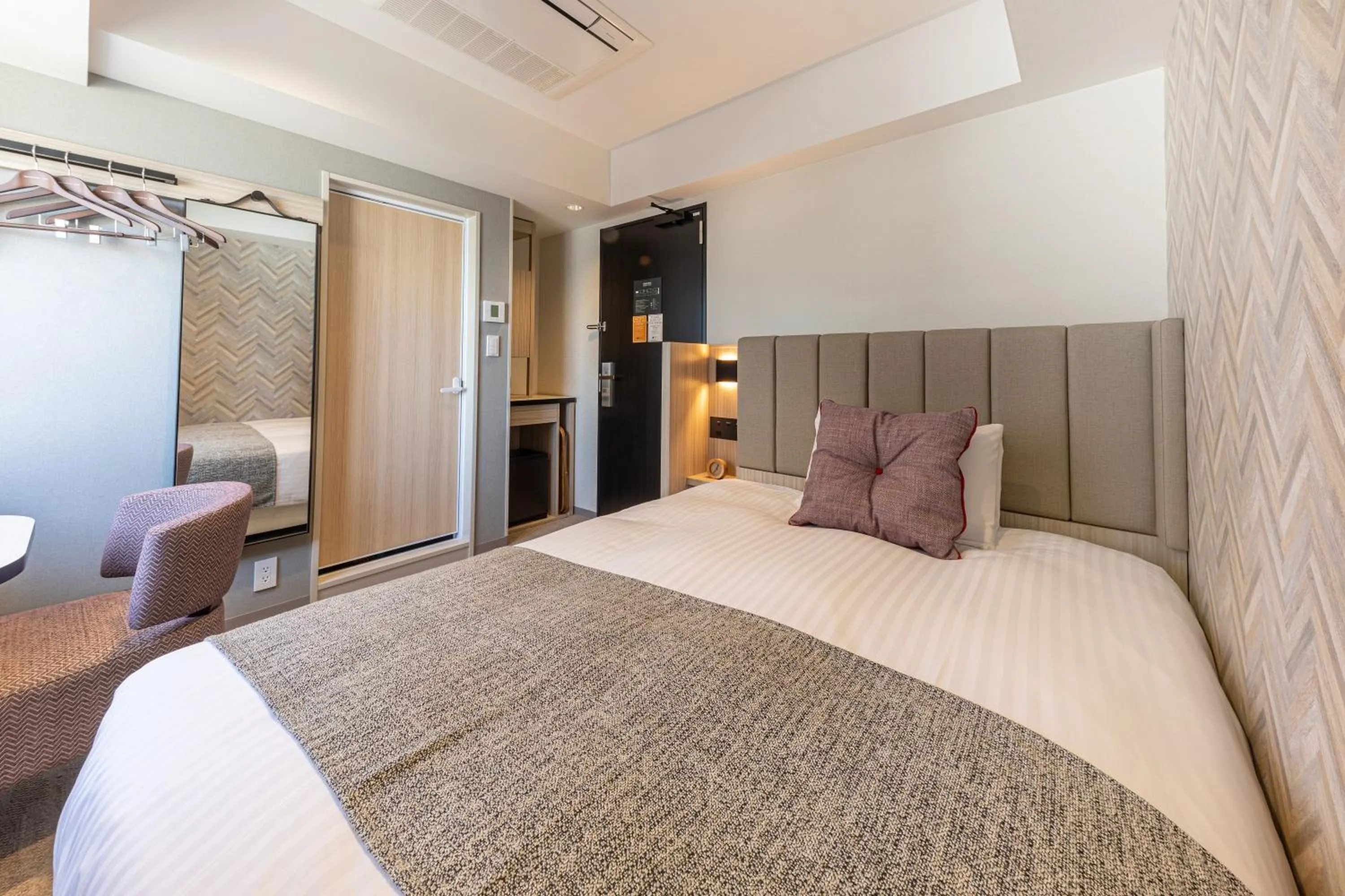 Photo of the whole room, Bed in Meitetsu Inn Shinosakaeki Higashiguchi