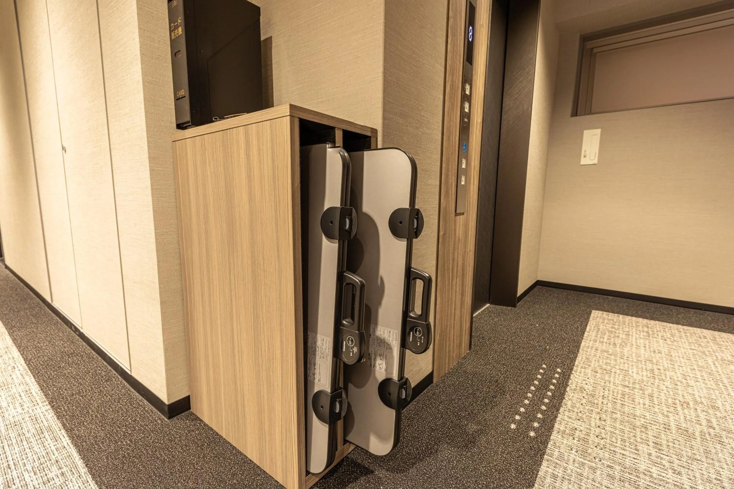 trouser press in Meitetsu Inn Shinosakaeki Higashiguchi