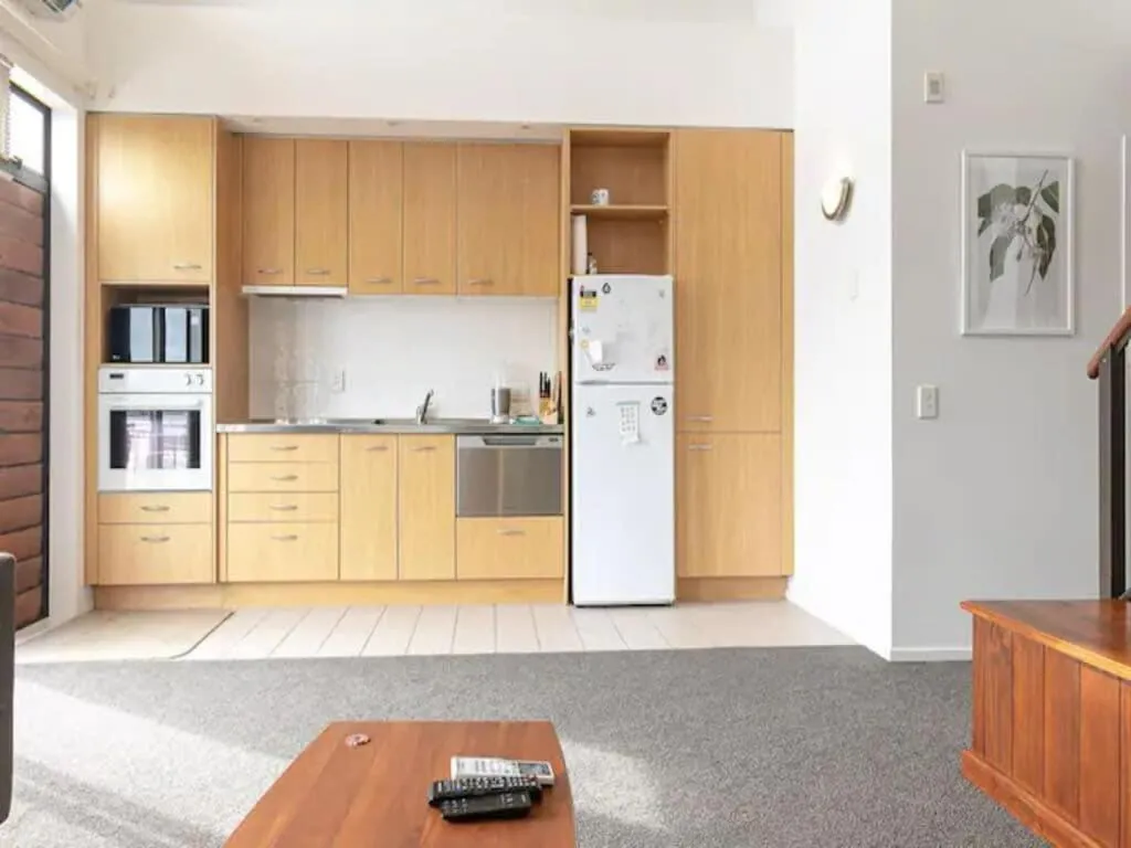Roomy Loft 2 Bedroom with Free Parking Zodiak Stays