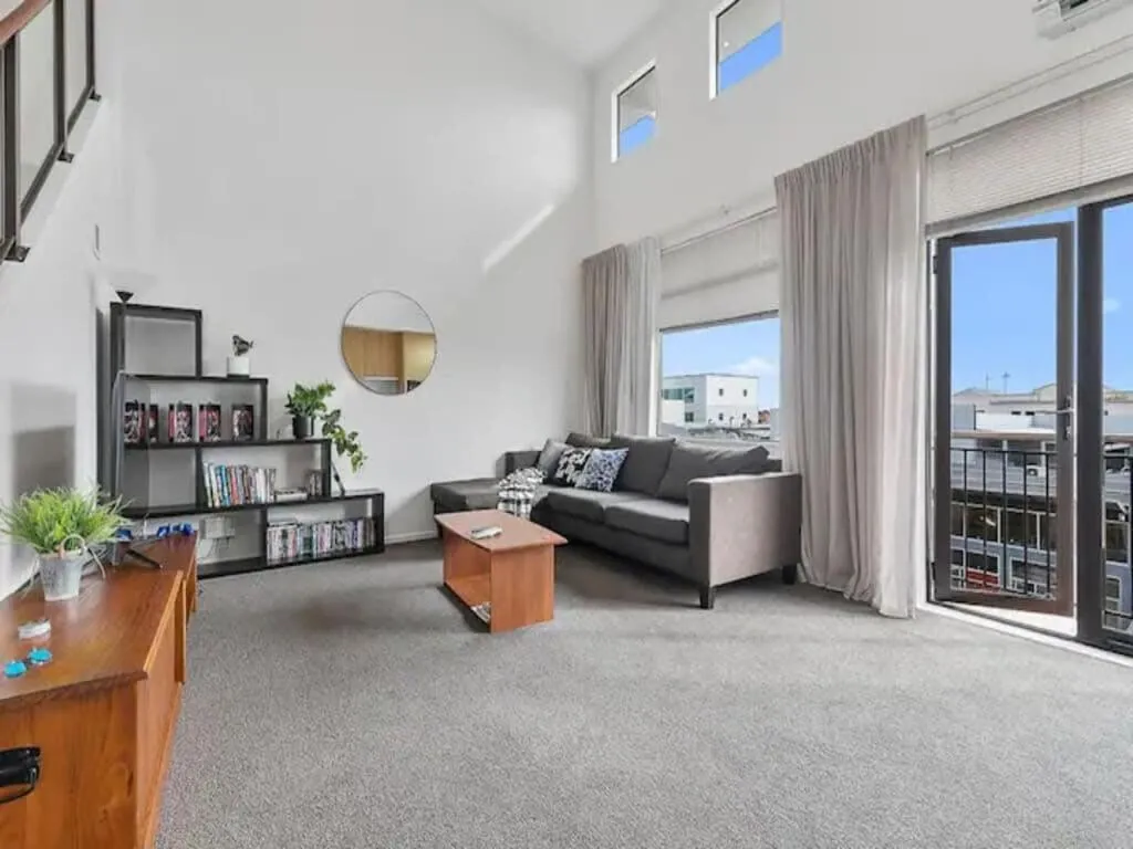 Roomy Loft 2 Bedroom with Free Parking Zodiak Stays