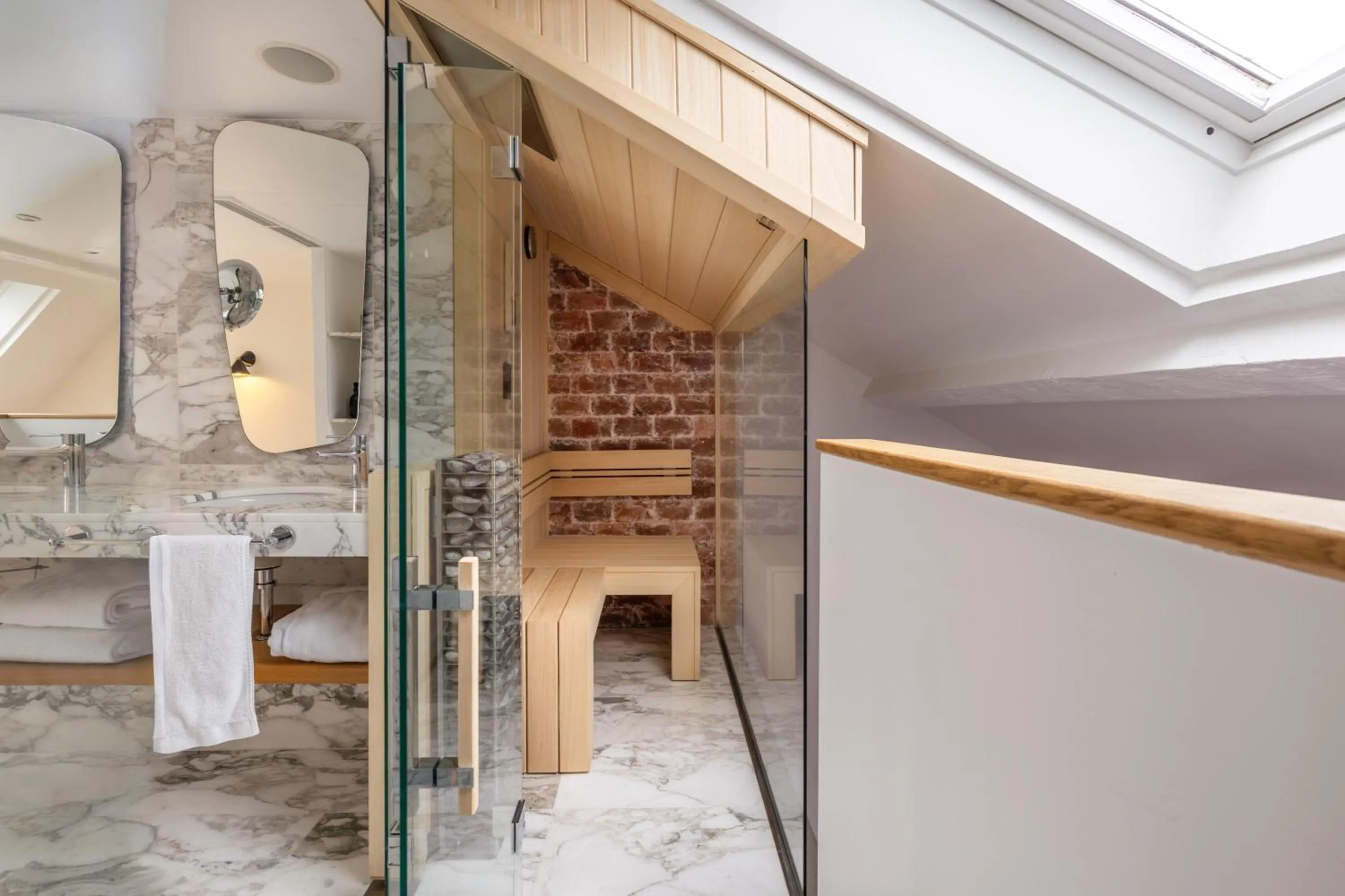 Photo of the whole room in Hôtel Artus