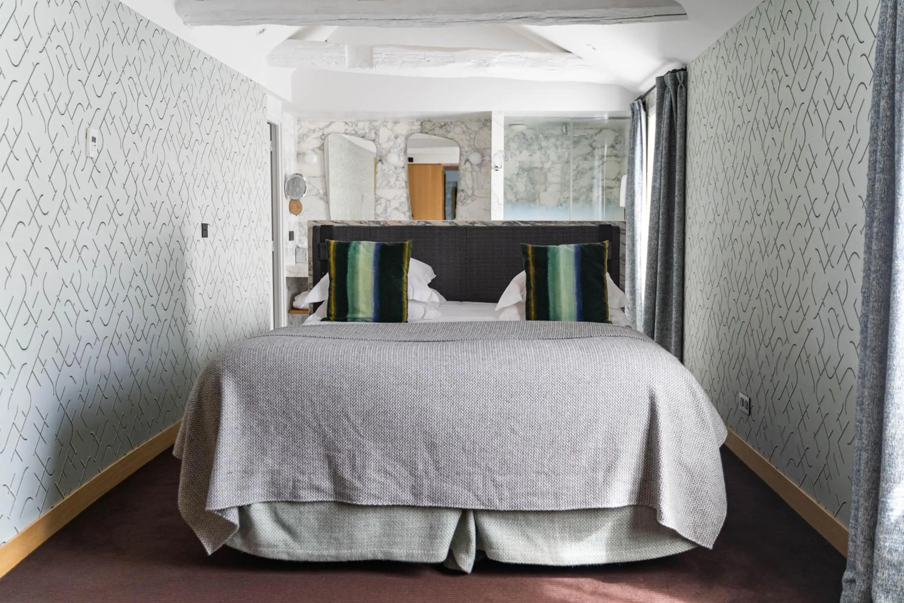 Photo of the whole room, Bed in Hôtel Artus