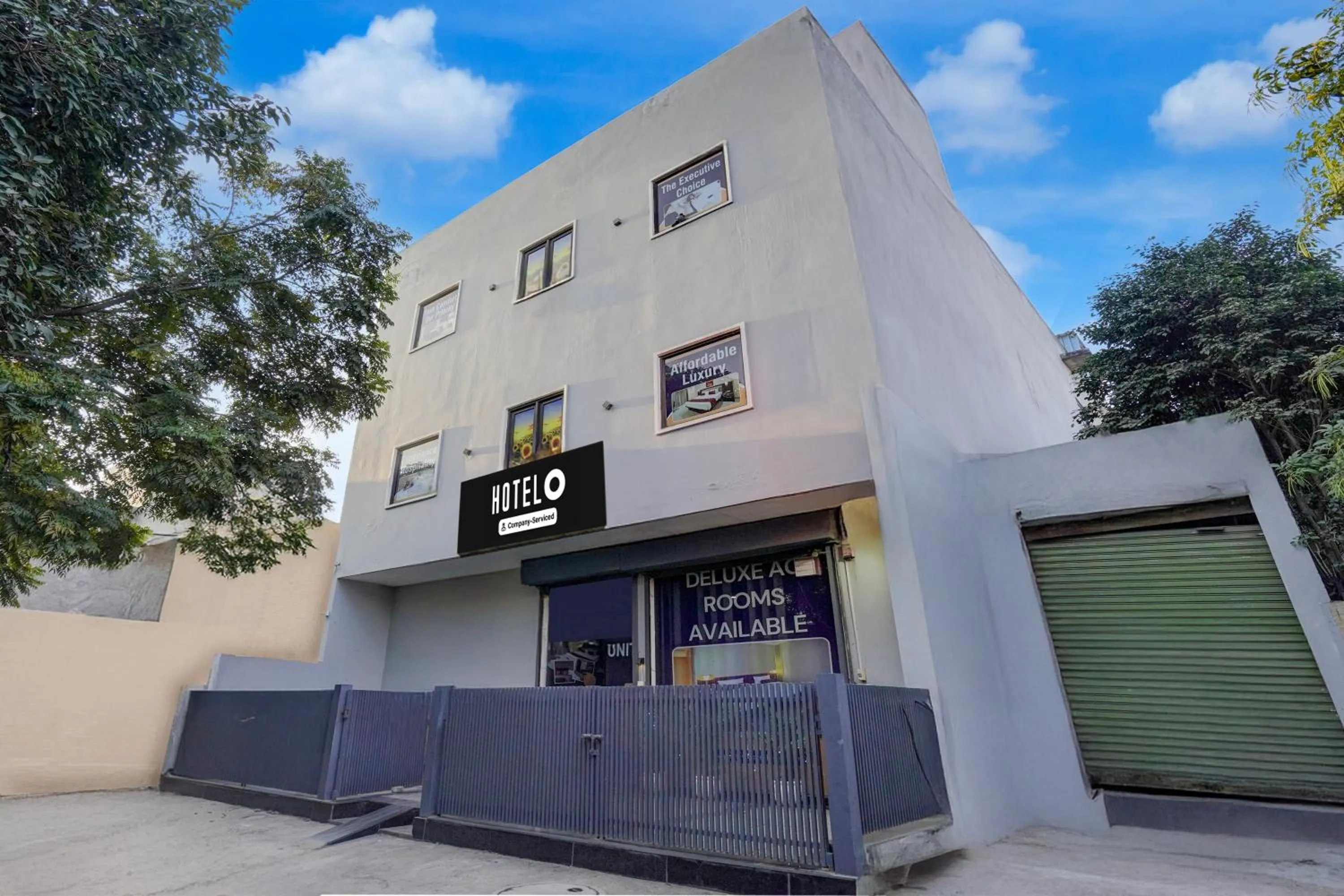 Facade/entrance in Hotel O Silver Arc Mall Ludhiana Formerly White Solitaire