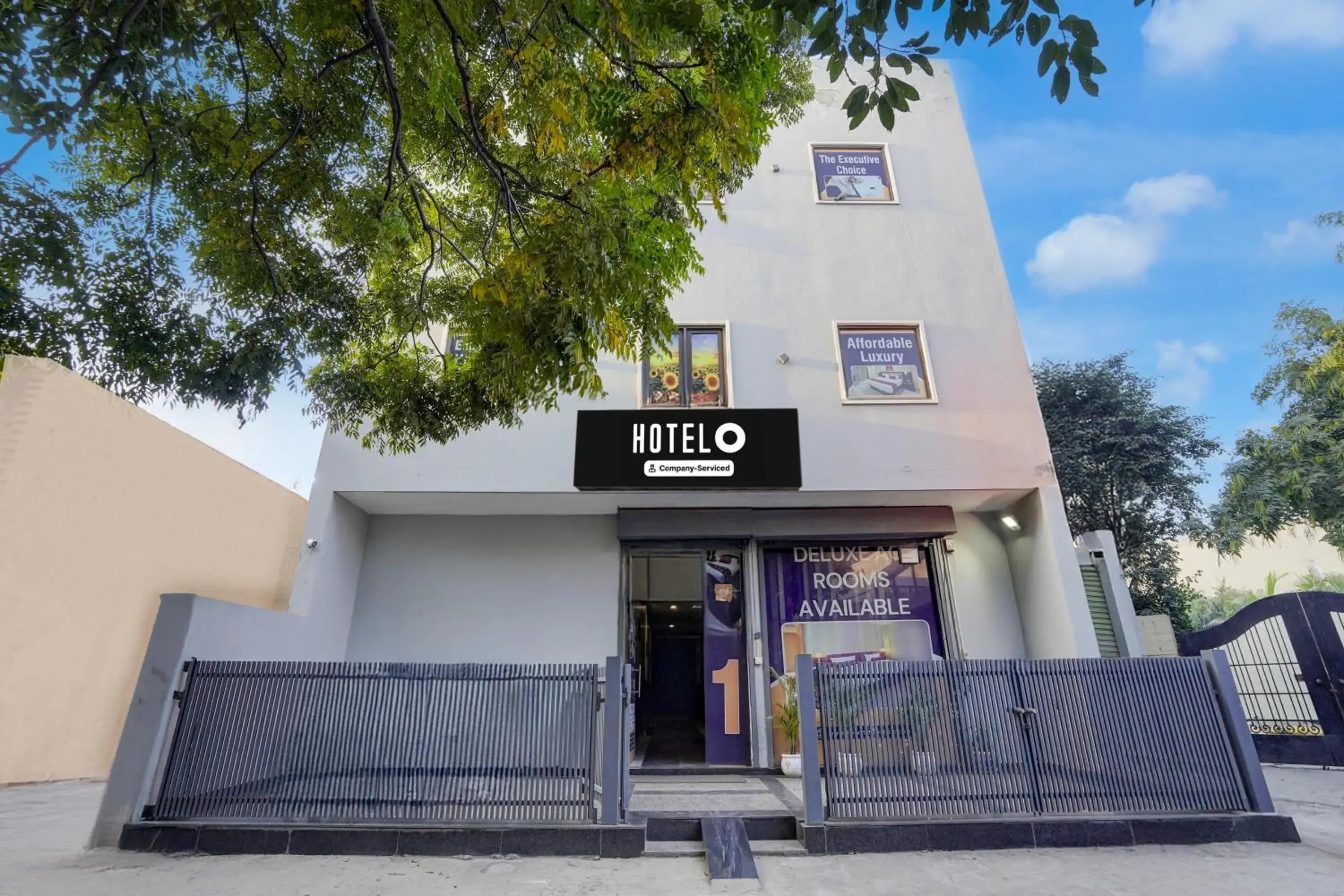 Facade/entrance in Super Hotel O Silver Arc Mall Ludhiana Formerly White Solitaire Facade/entrance in Super Hotel O Silver Arc Mall Ludhiana Formerly White Solitaire