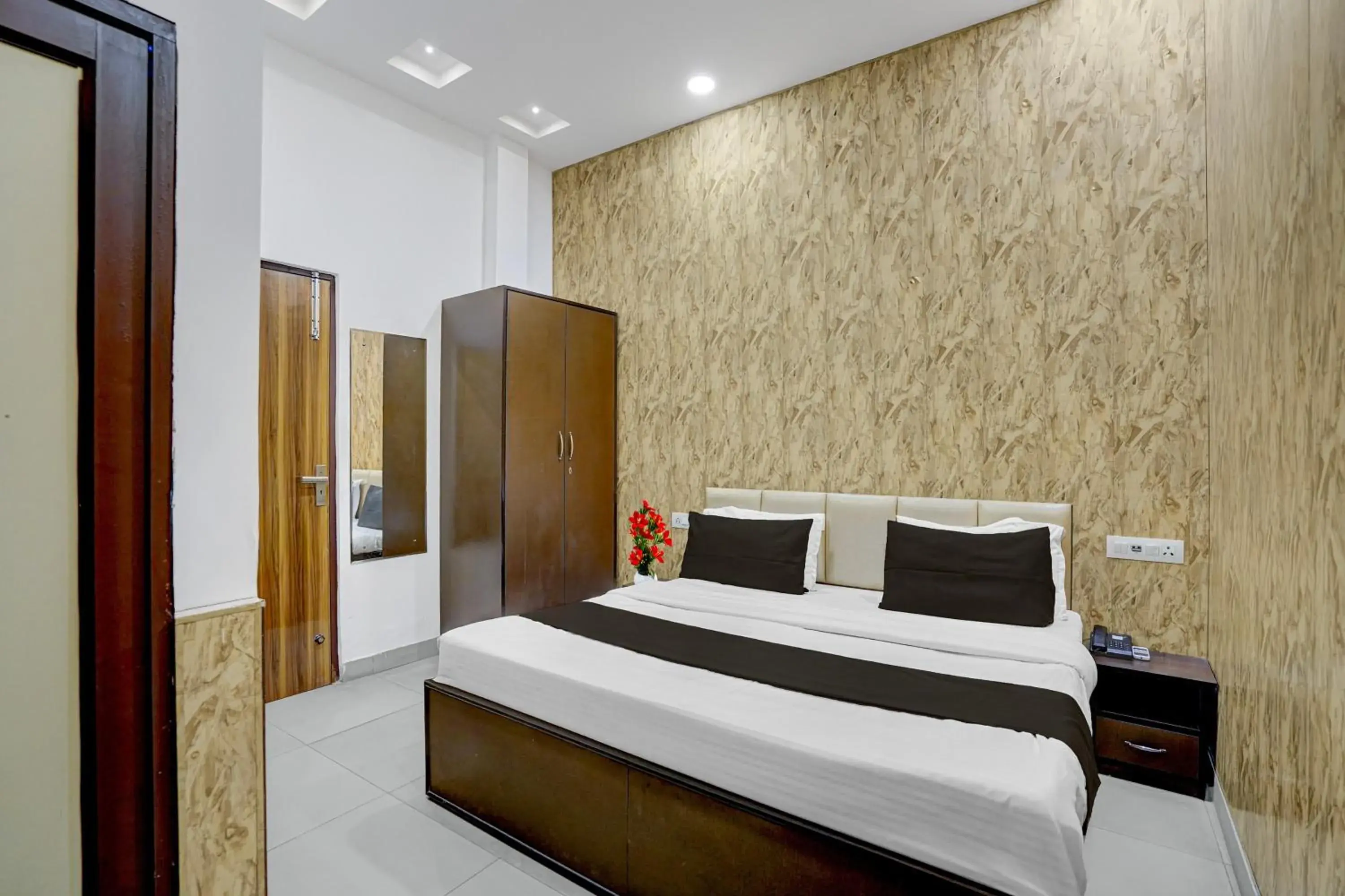 Bedroom, Bed in Super Hotel O Silver Arc Mall Ludhiana Formerly White Solitaire Bedroom, Bed in Super Hotel O Silver Arc Mall Ludhiana Formerly White Solitaire